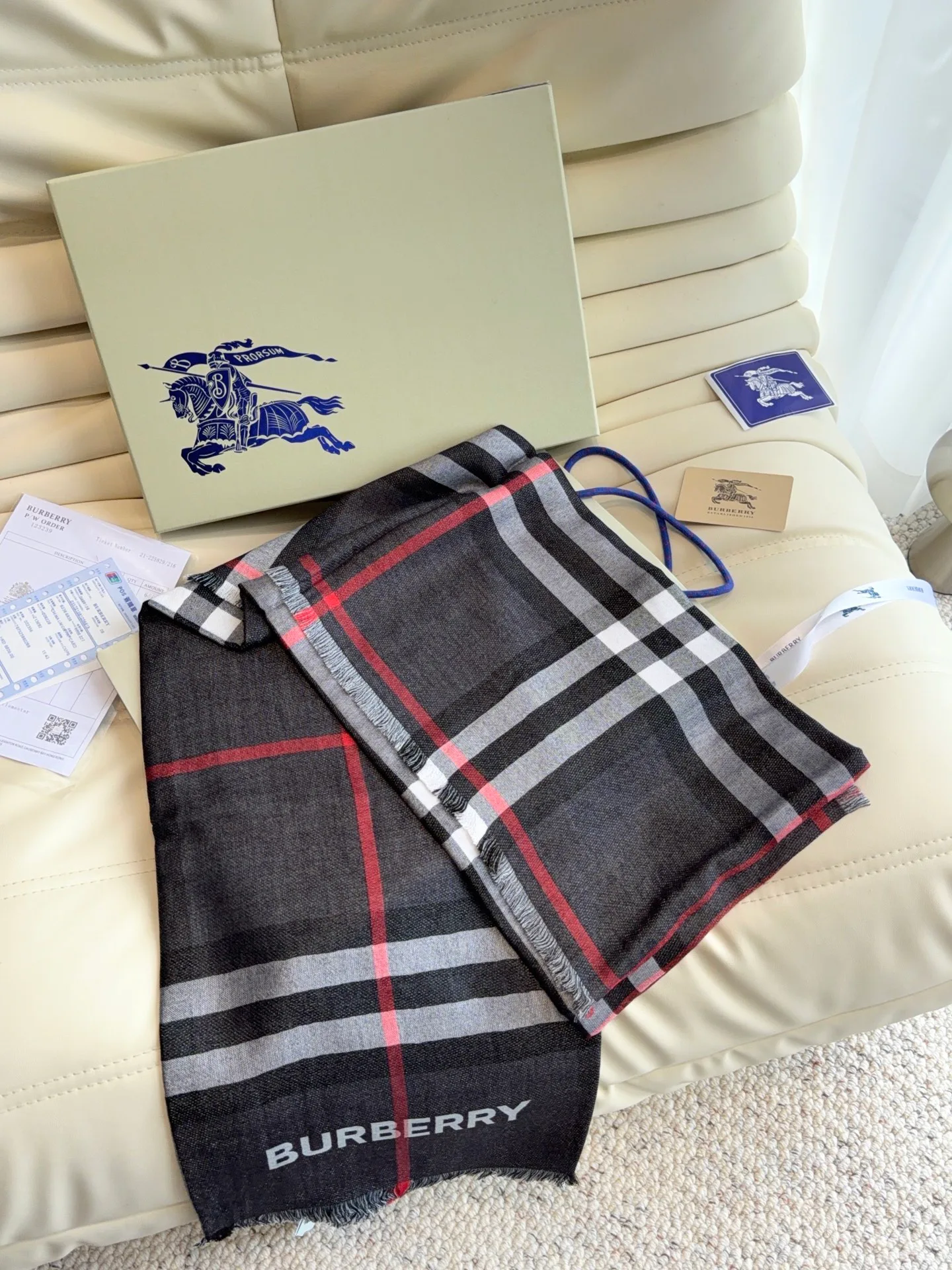 Scarves BURBERRY 18401187