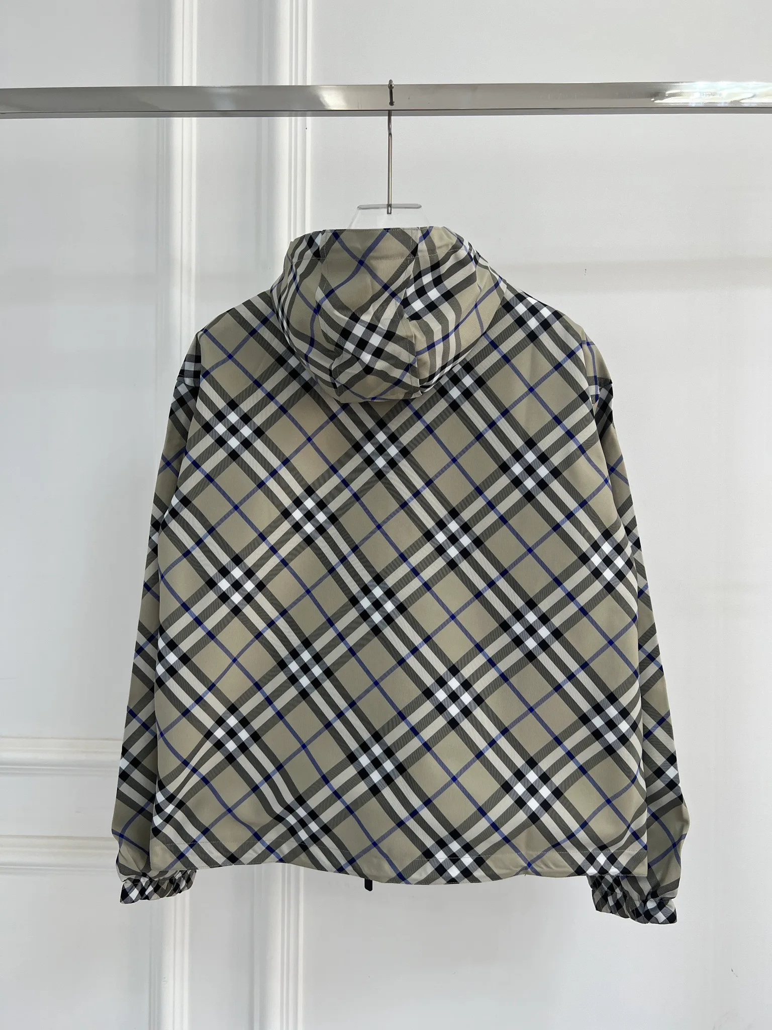 Women's Jackets And Down Jackets BURBERRY 18415772