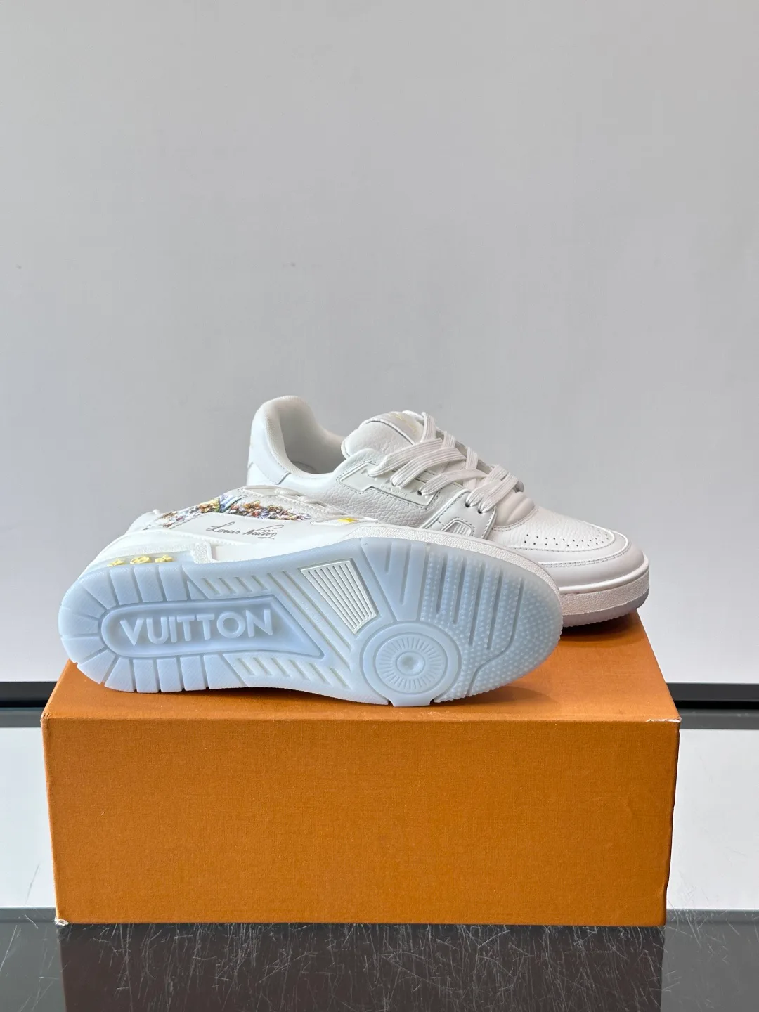 Women's Sneakers LOUIS VUITTON 17588568