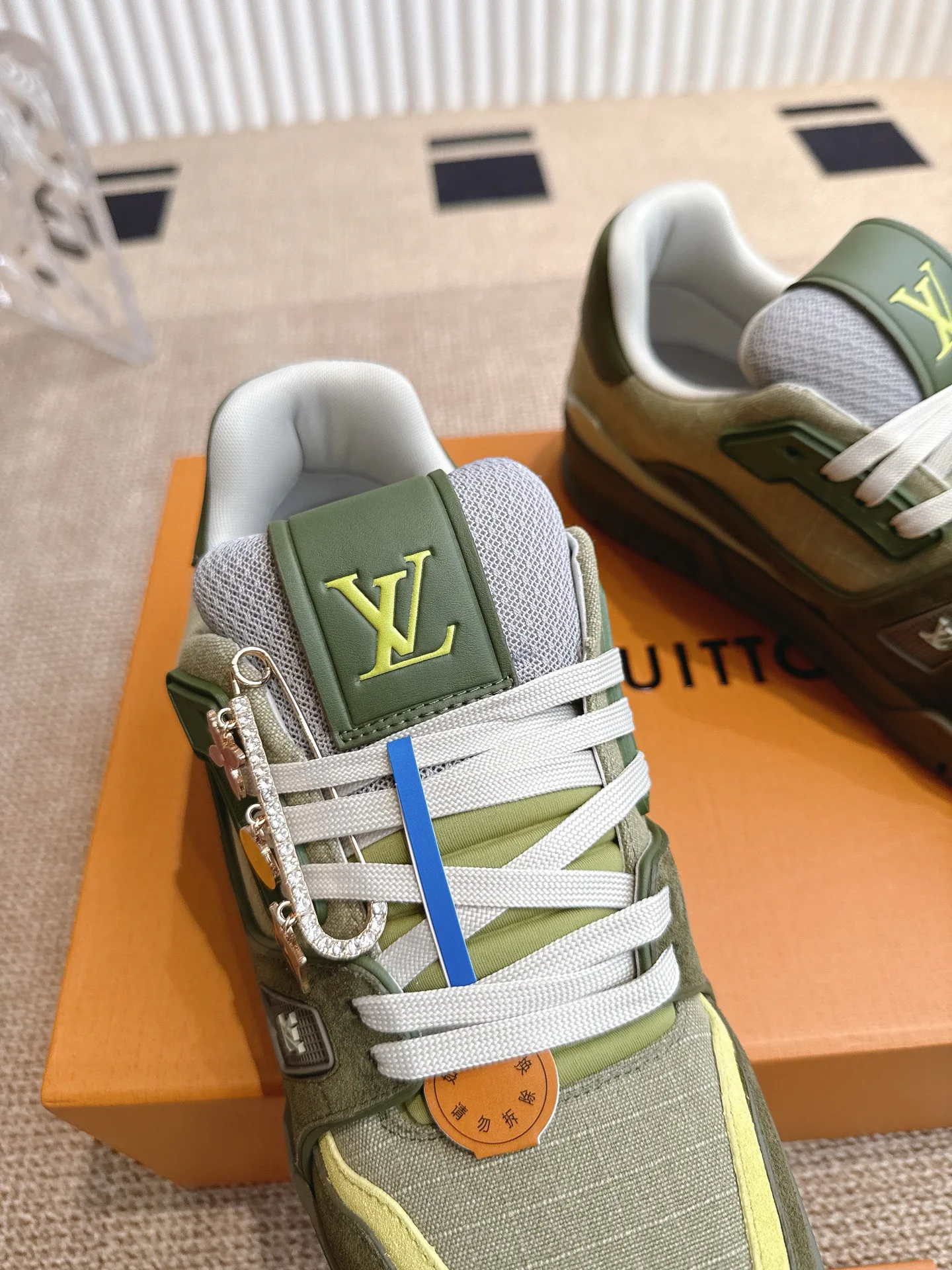 Women's Sneakers LOUIS VUITTON 18324762