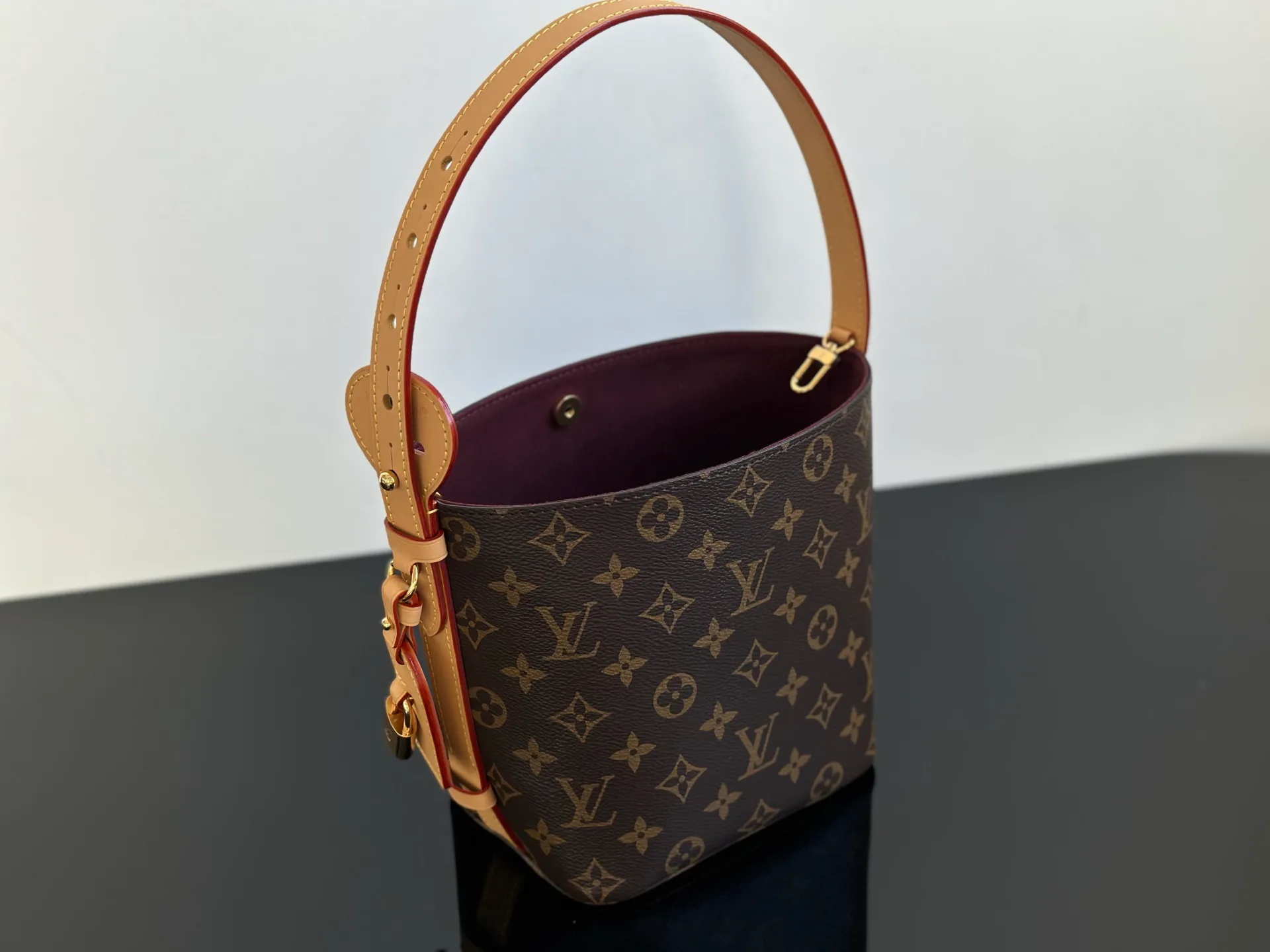 Women's Classic Handbags LOUIS VUITTON 18376562