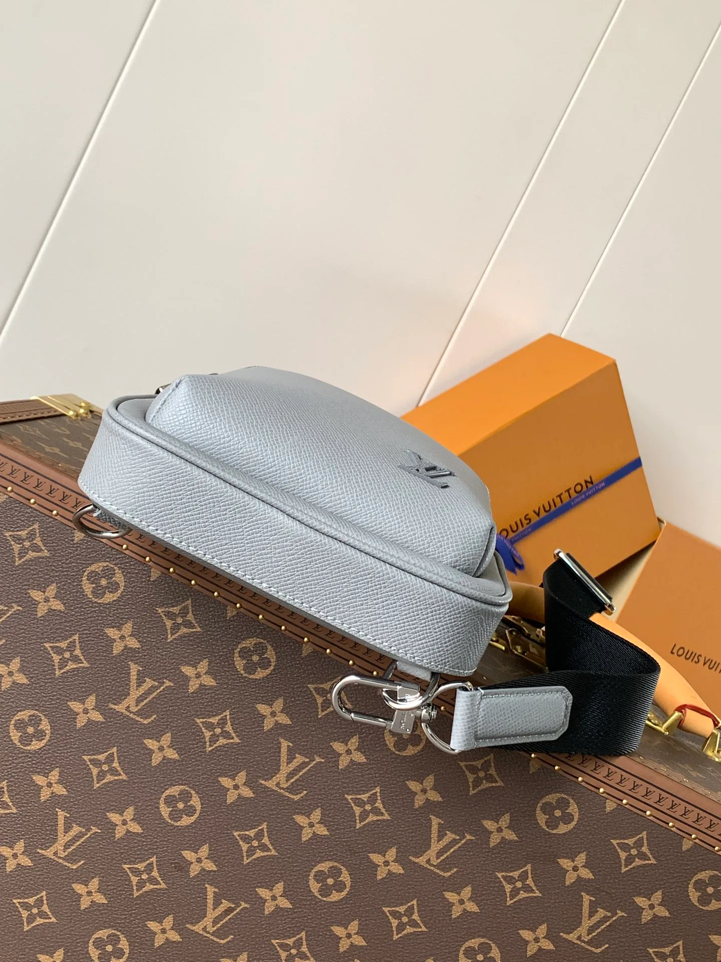 Women's Shoulder Bags LOUIS VUITTON 17948724