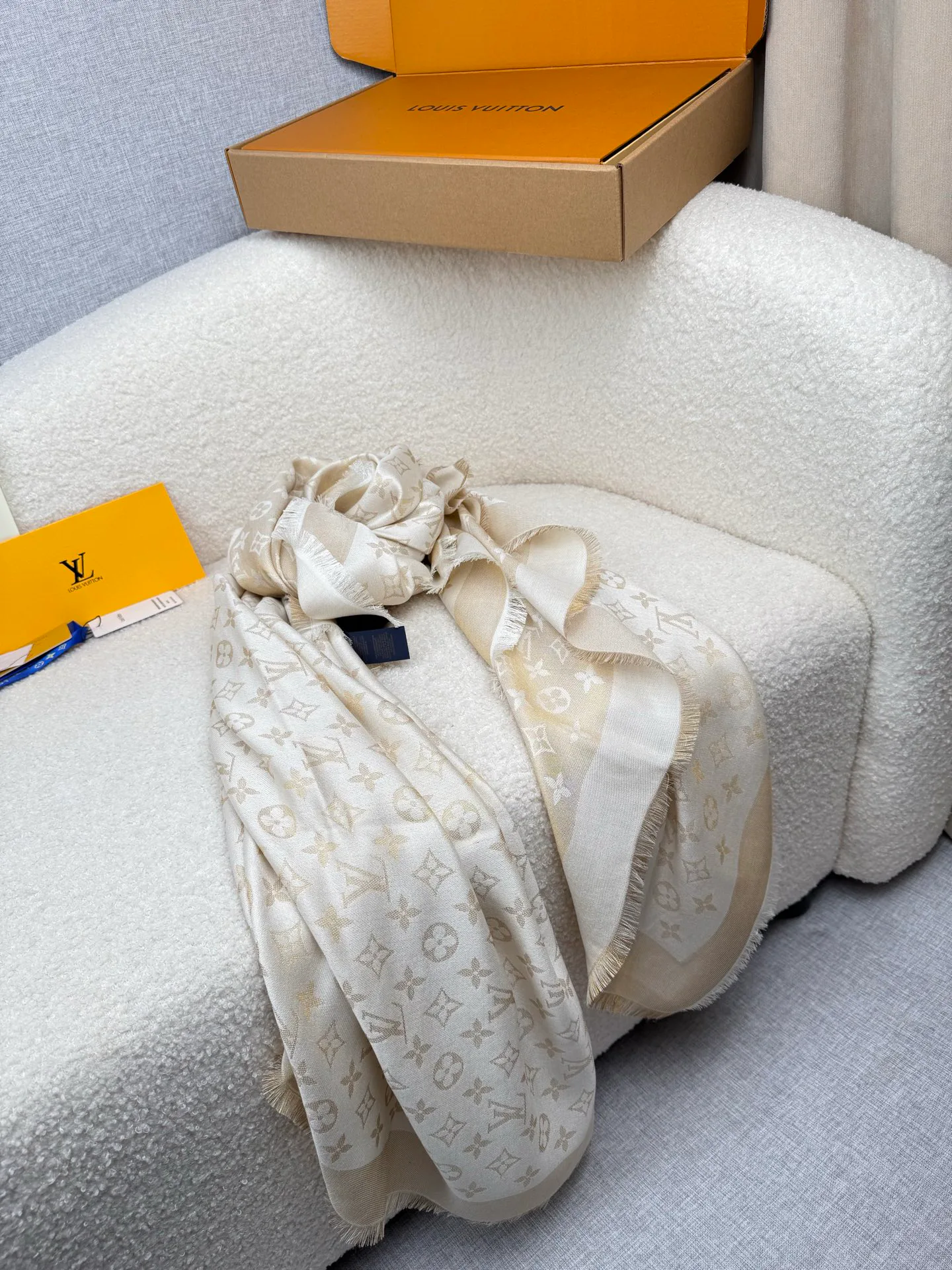 Scarves LOUIS VUITTON 18003388
