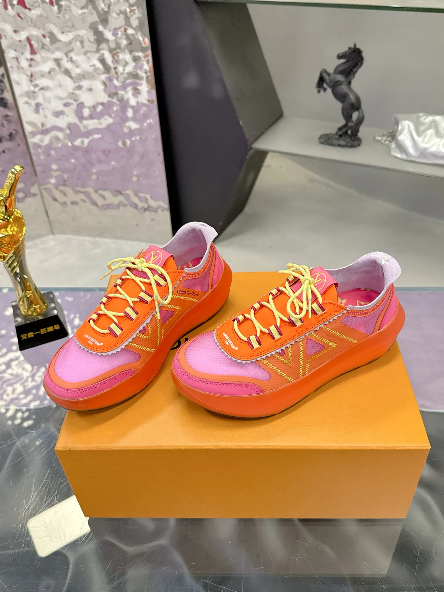 Women's Sneakers LOUIS VUITTON 17368531