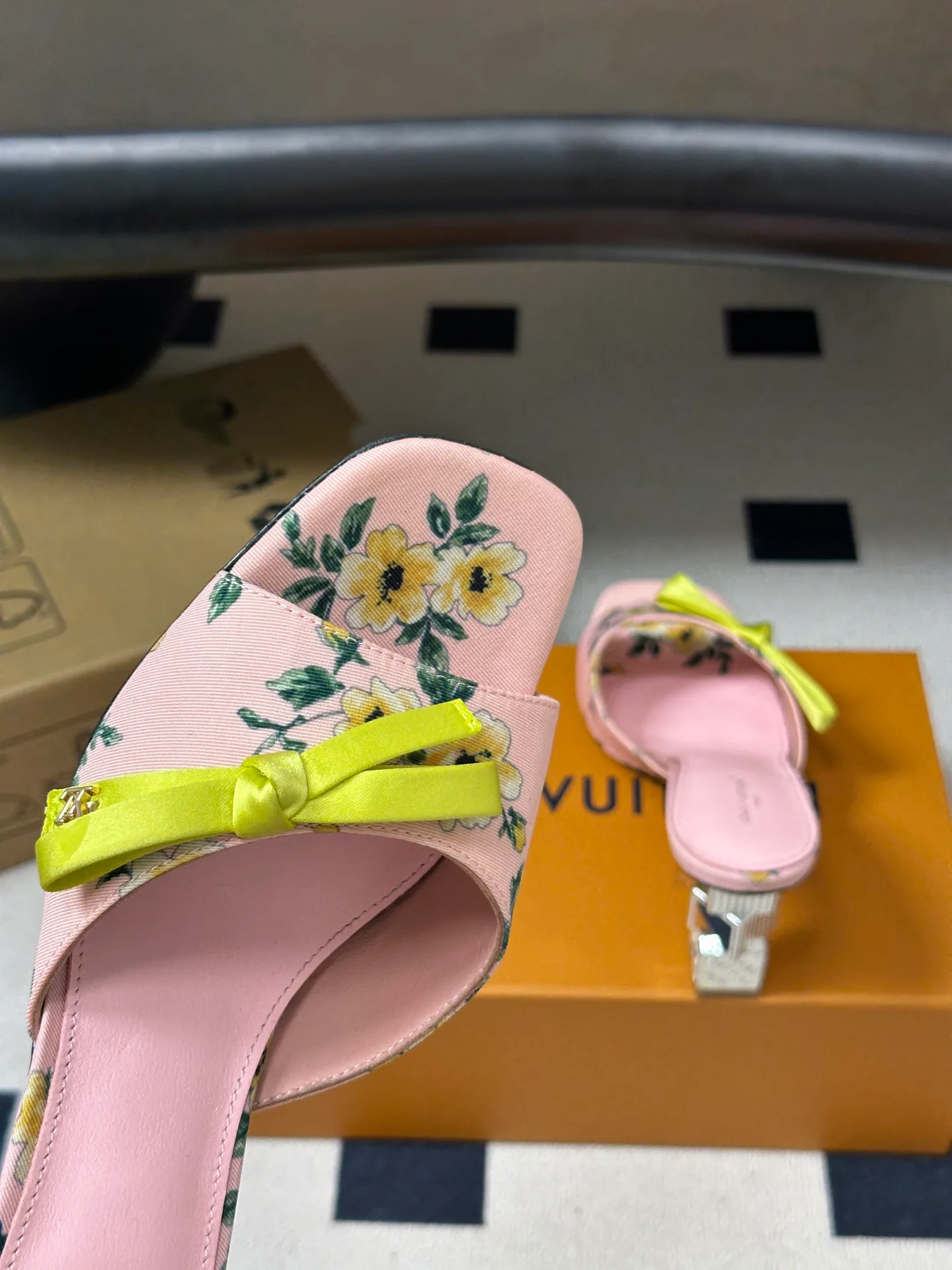 Women's Open-Toe Sandals LOUIS VUITTON 17768223