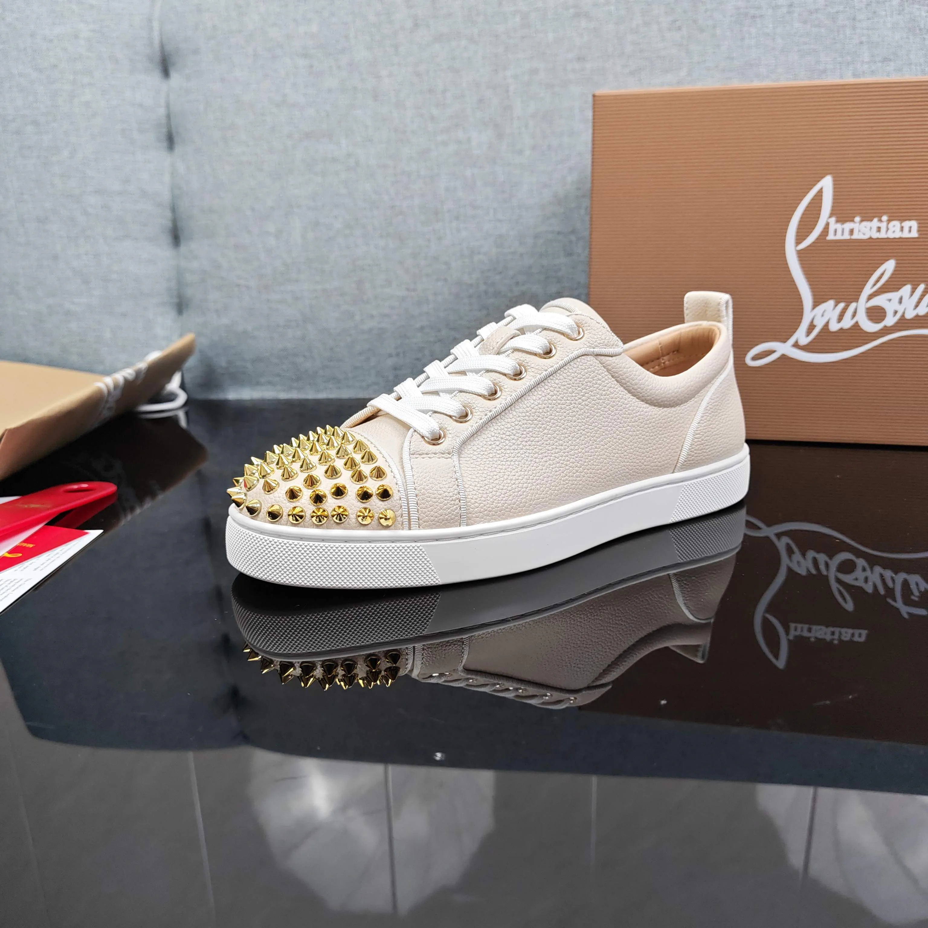 Women's Sneakers CHRISTIAN LOUBOUTIN 18039695