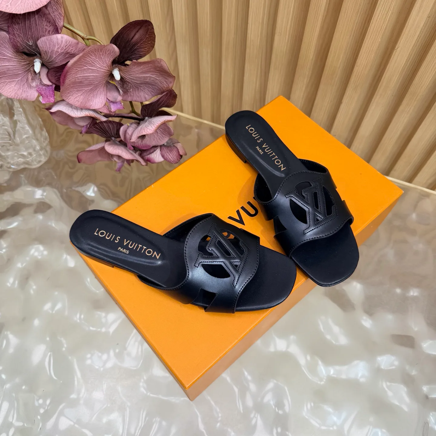 Women's Flip-Flops LOUIS VUITTON 17448826