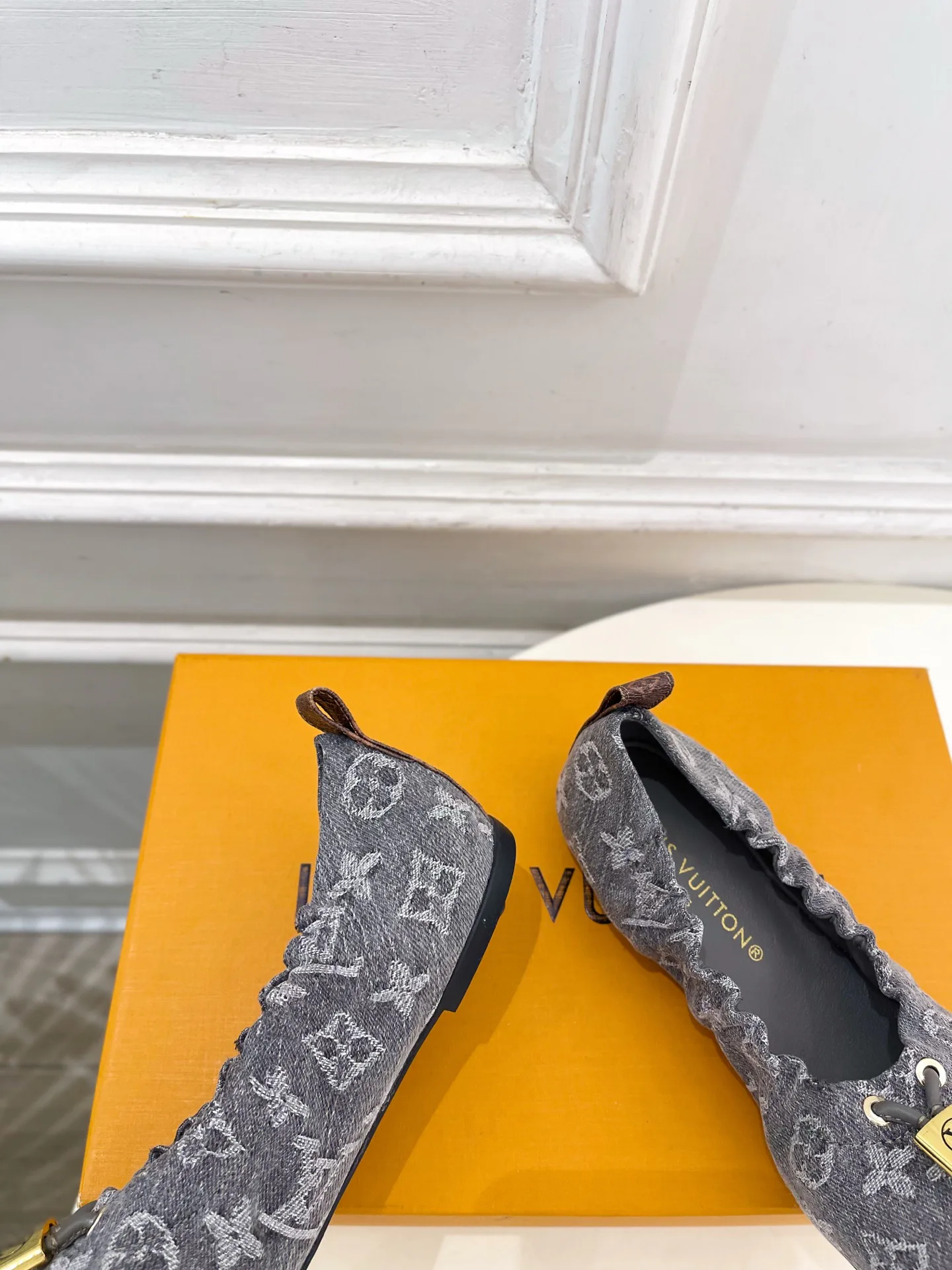 Women's Ballet Flats LOUIS VUITTON 17646561