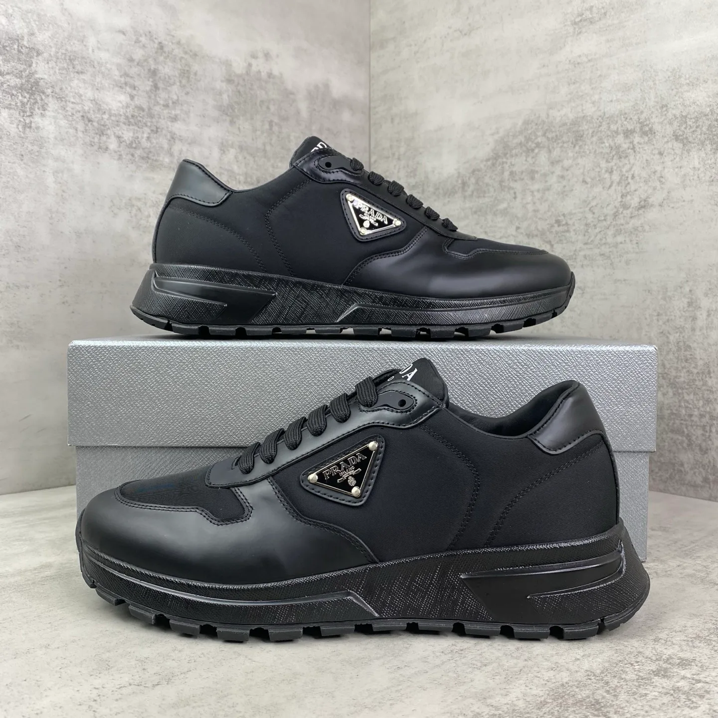 Men's Sneakers PRADA 18417490