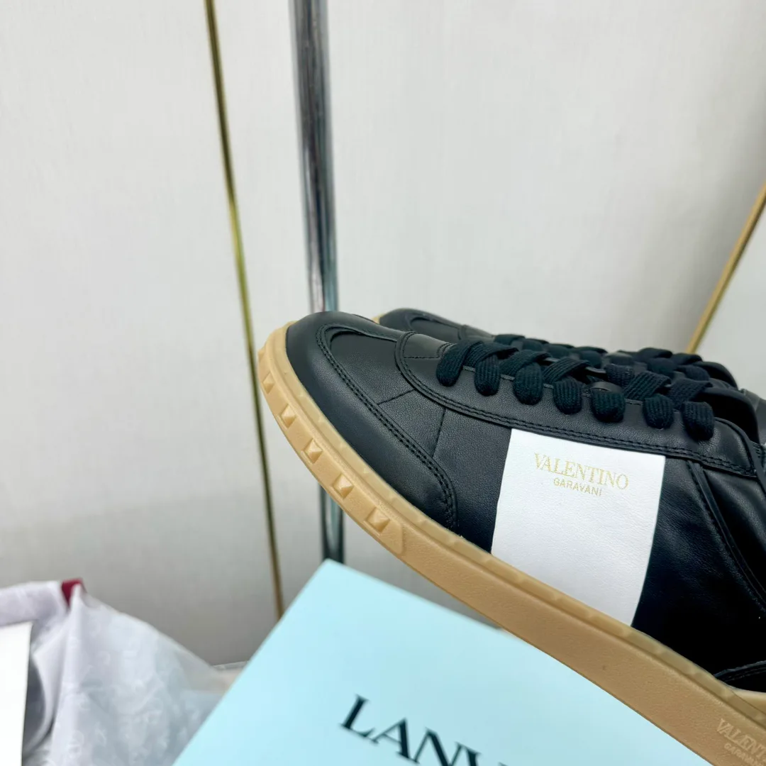 Women's Sneakers VALENTINO 17955033