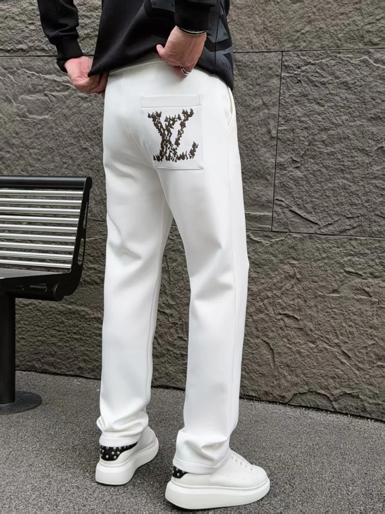 Women's Trousers LOUIS VUITTON 18178461