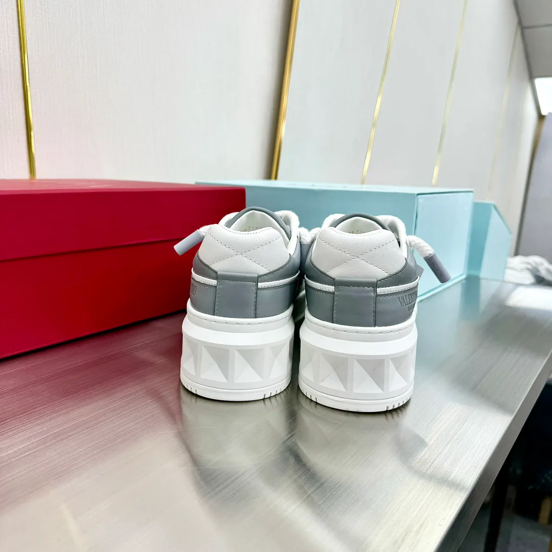 Women's Sneakers VALENTINO 17904340
