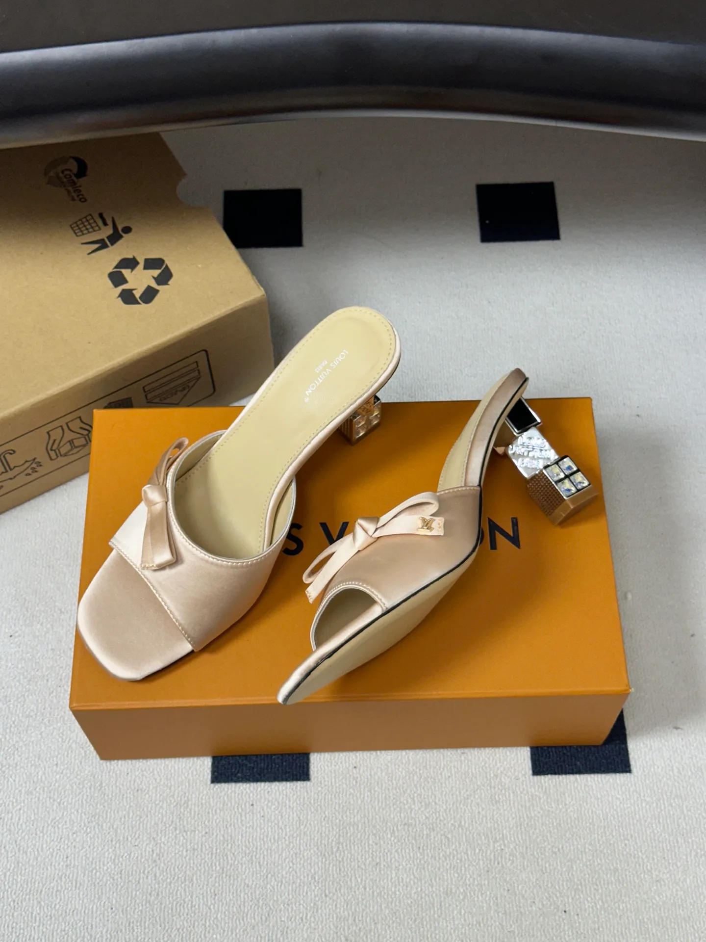 Women's Open-Toe Sandals LOUIS VUITTON 17768225