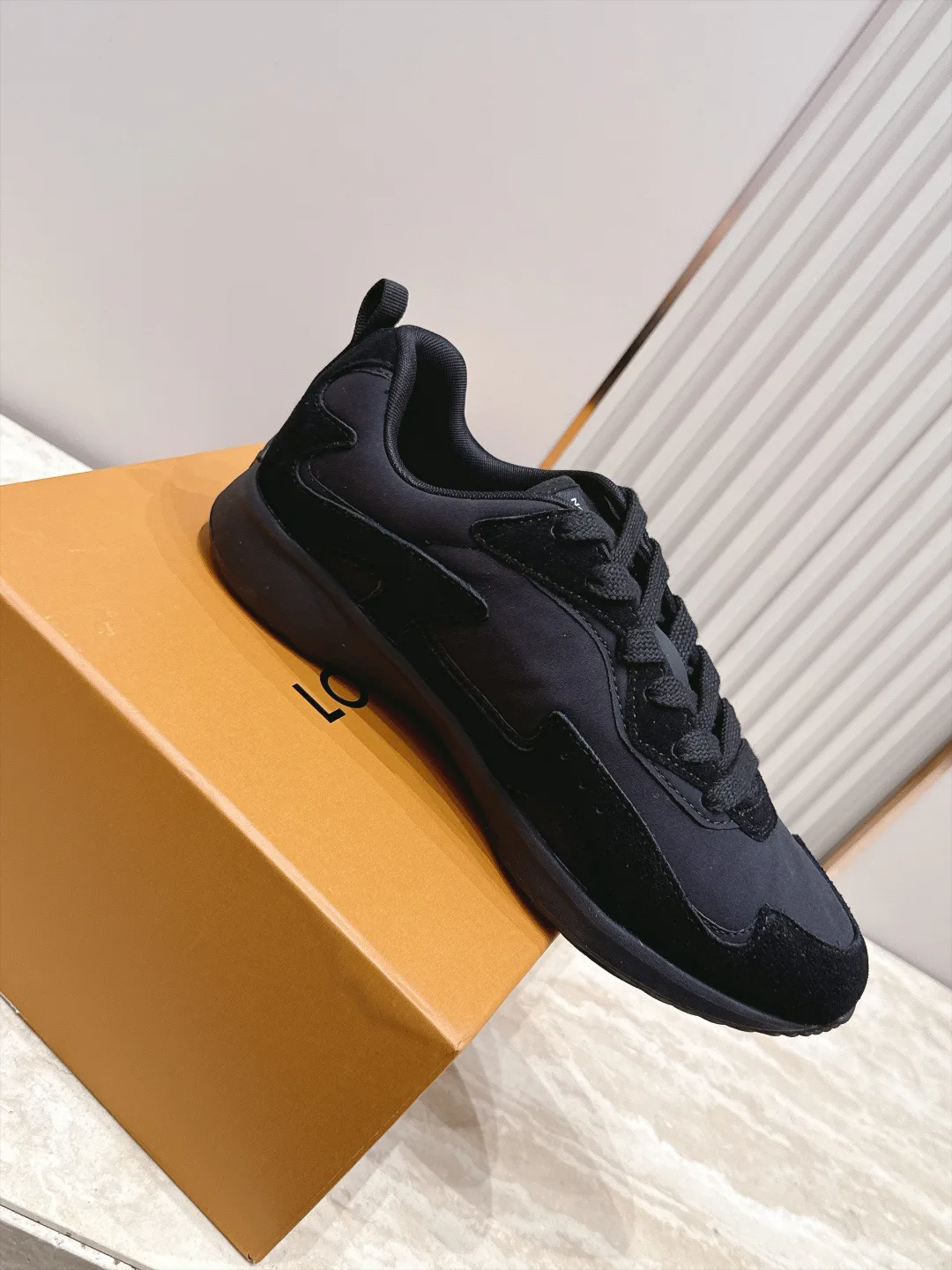 Men's Sneakers LOUIS VUITTON 17946647