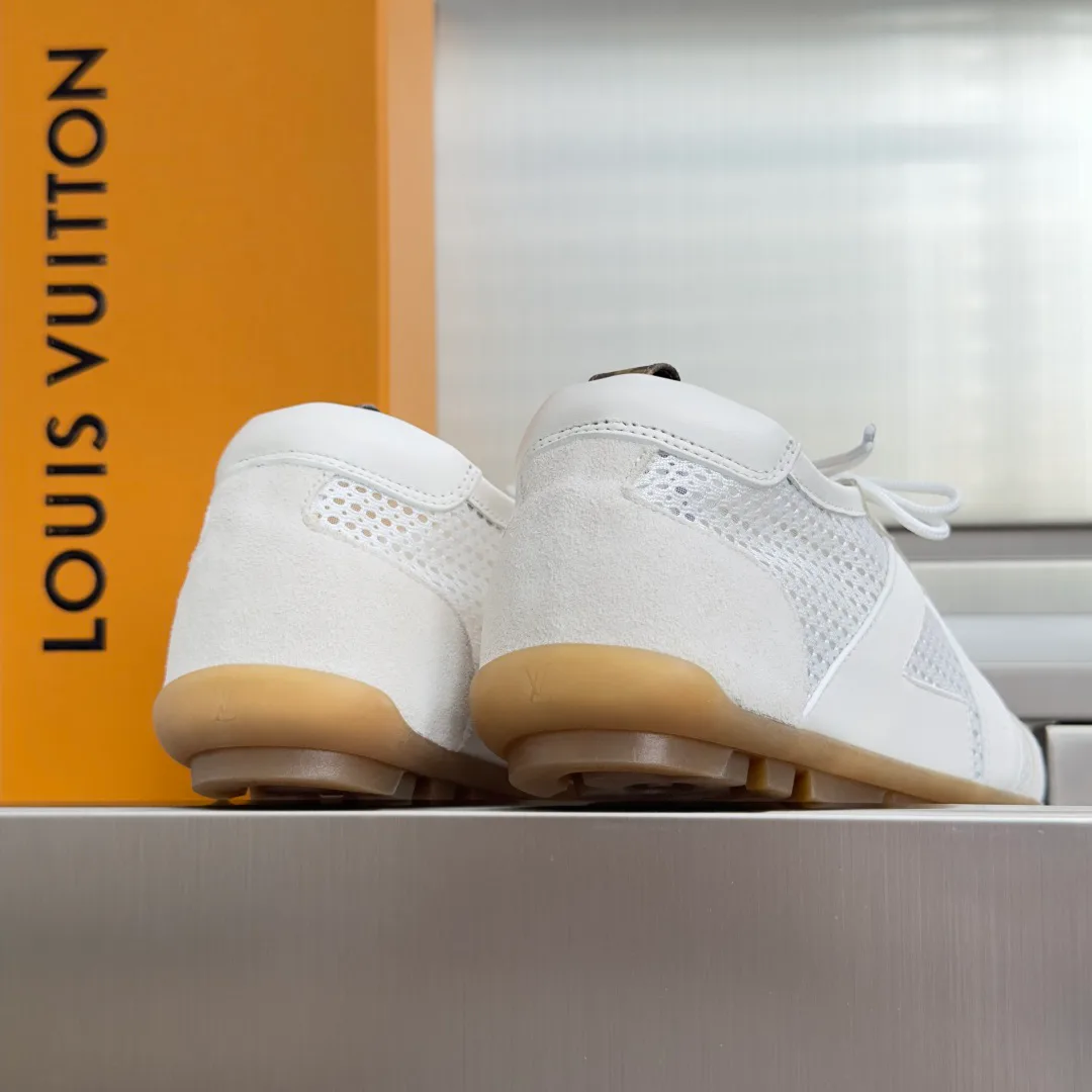 Women's Sneakers LOUIS VUITTON 17950620