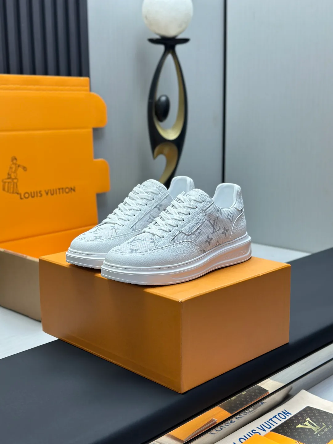 Men's Sneakers LOUIS VUITTON 17759494