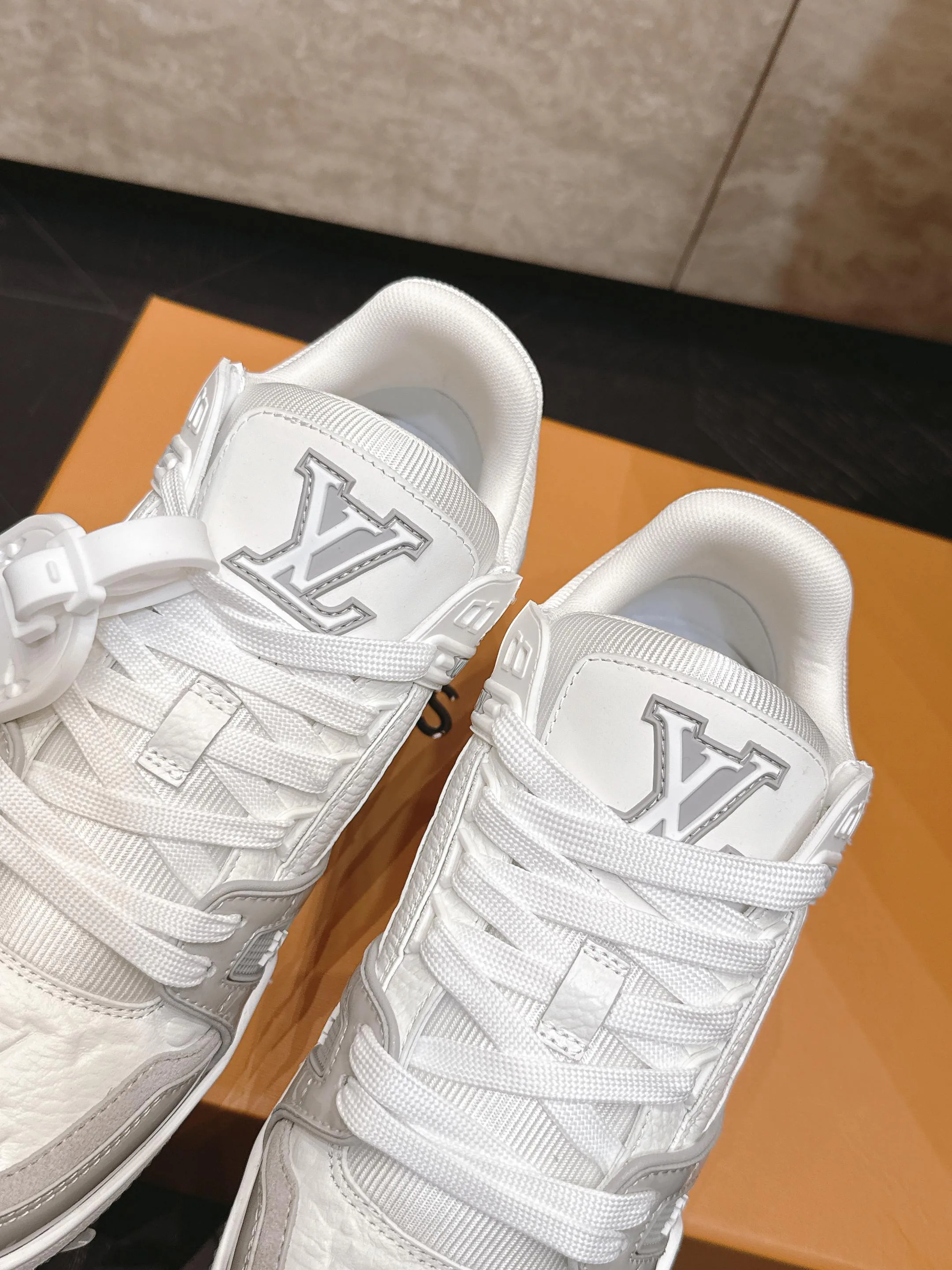 Men's Sneakers LOUIS VUITTON 17845995