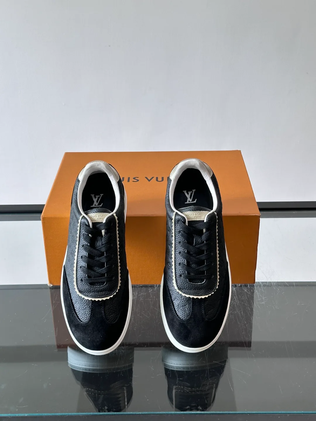 Women's Sneakers LOUIS VUITTON 17689170