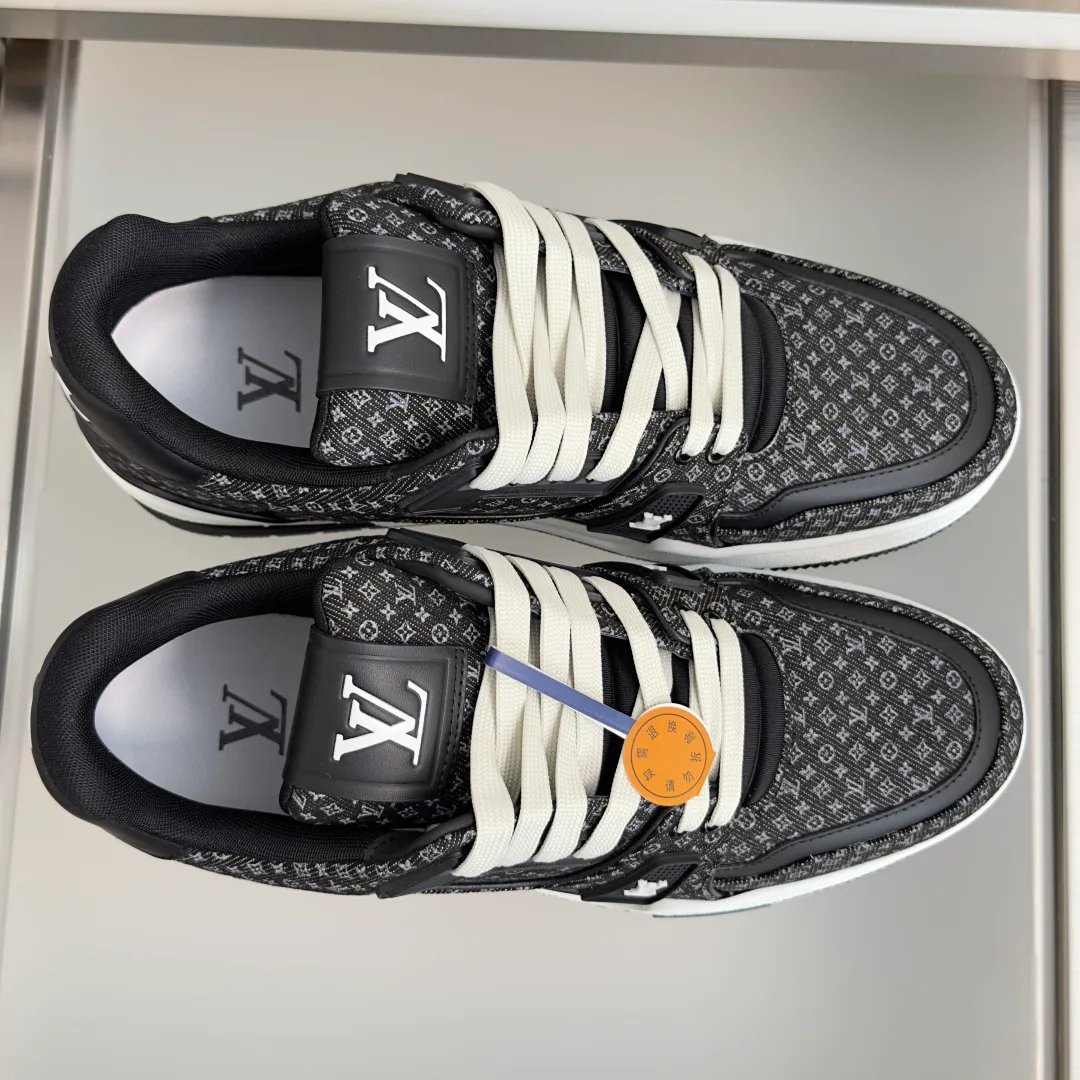 Men's Sneakers LOUIS VUITTON 18092951