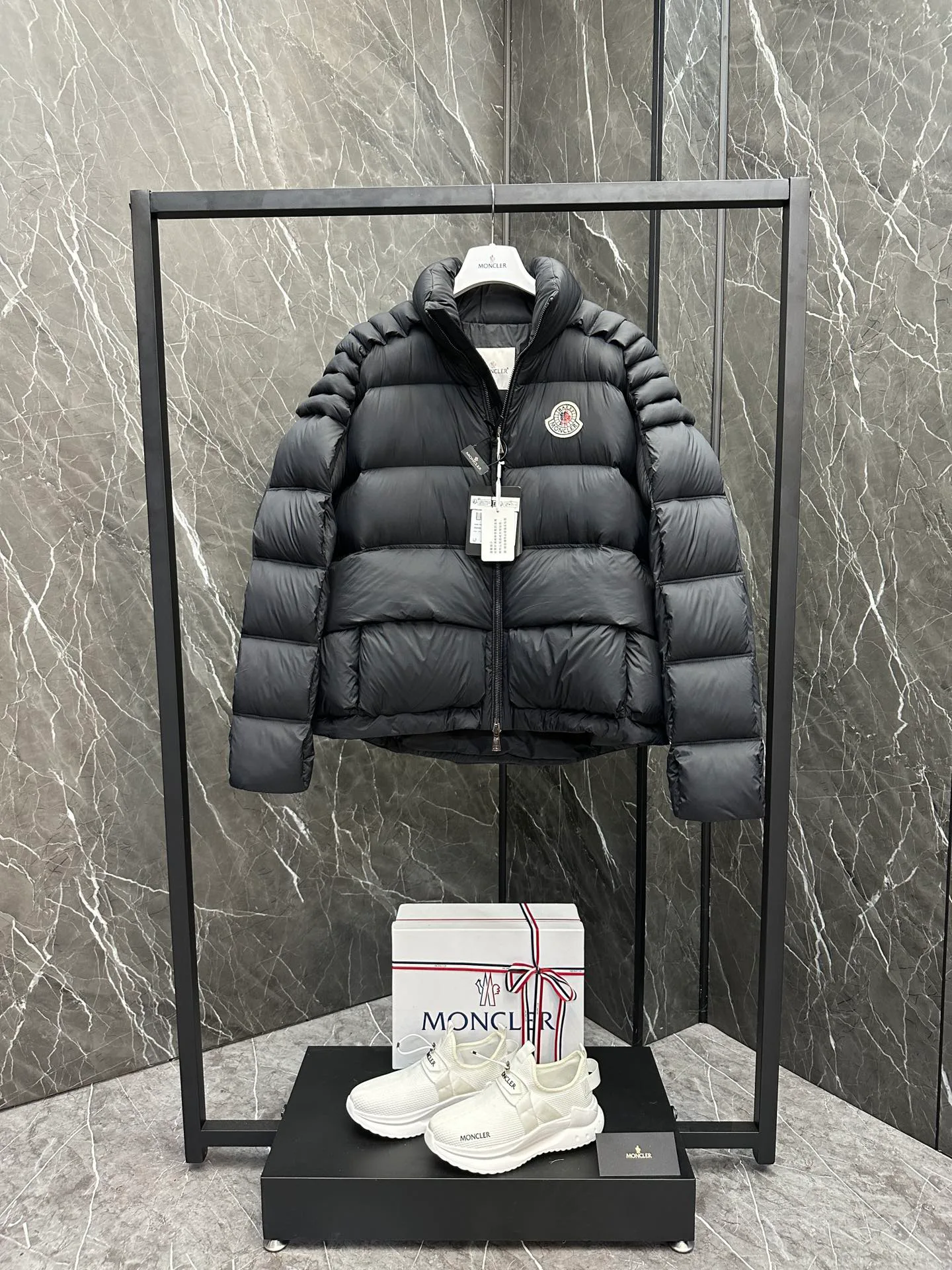 Women's Jackets And Down Jackets MONCLER 18130169