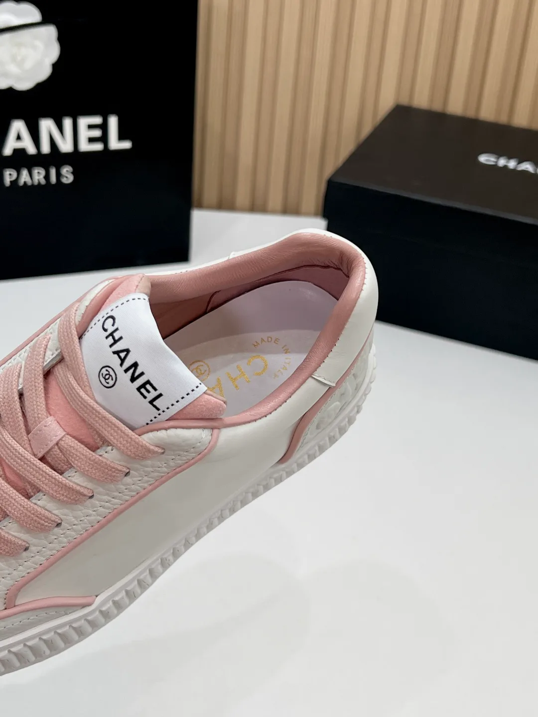 Women's Sneakers CHANEL 18367097