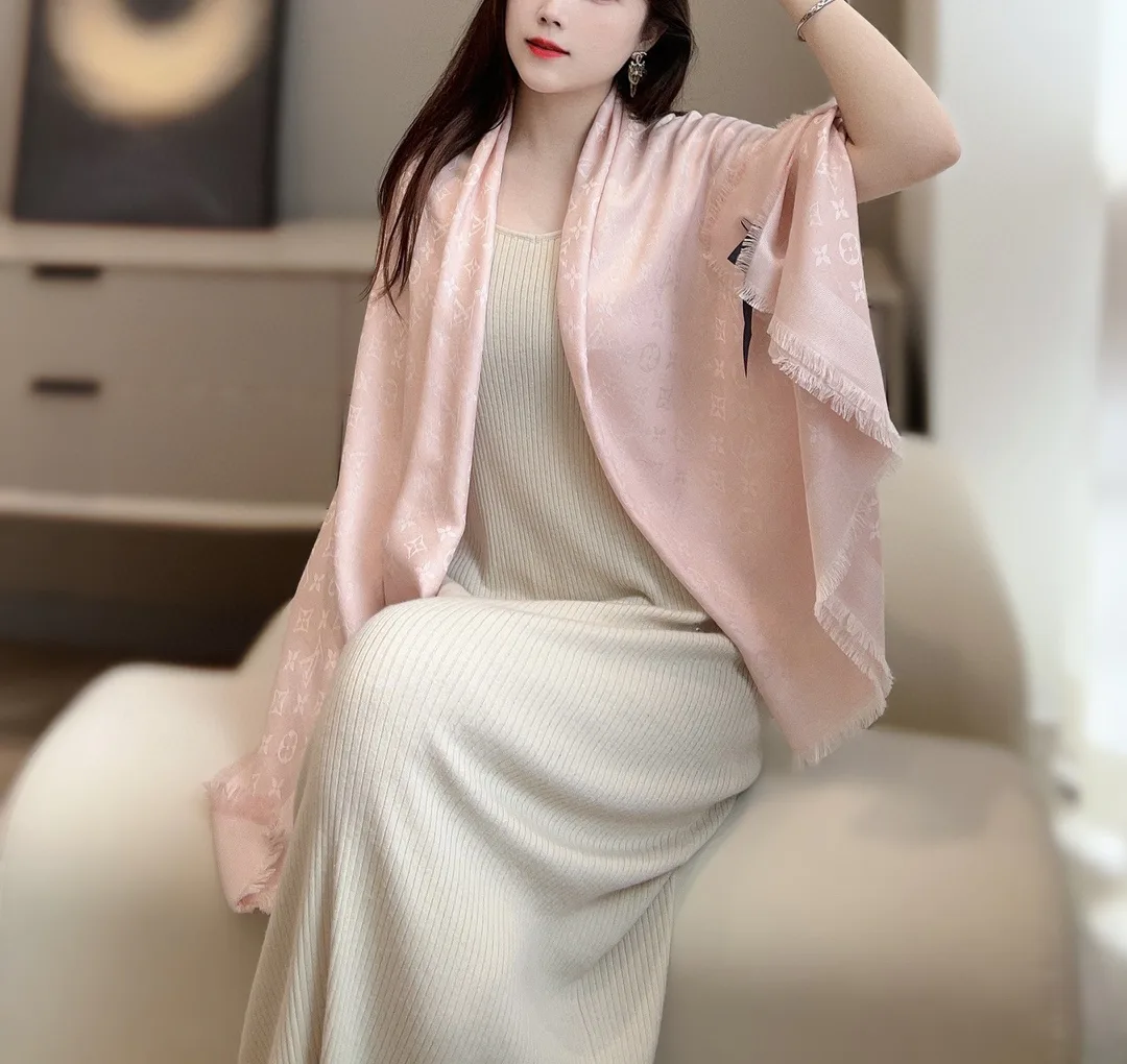 Scarves LOUIS VUITTON 18267589