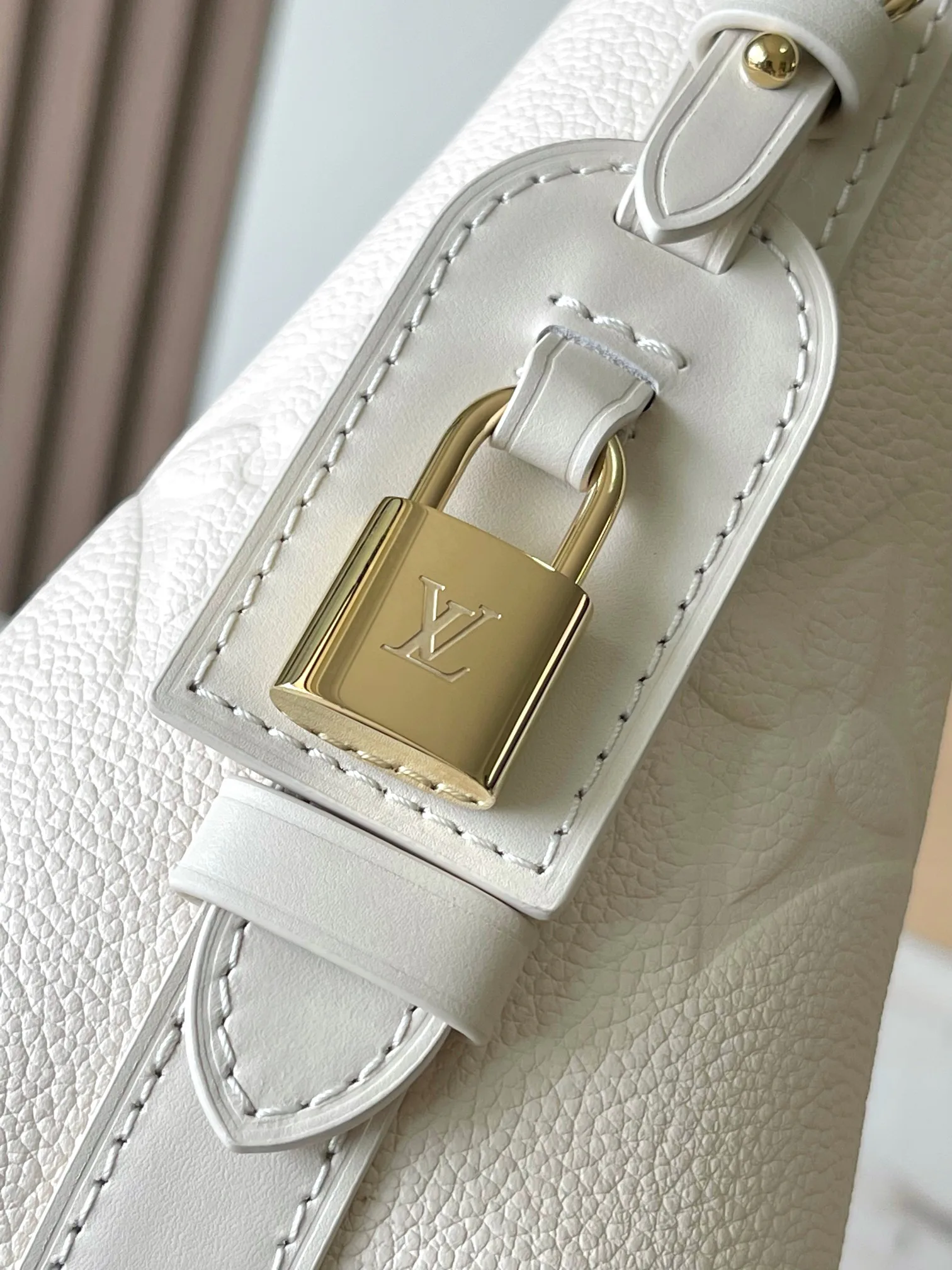 Women's Classic Handbags LOUIS VUITTON 18275500