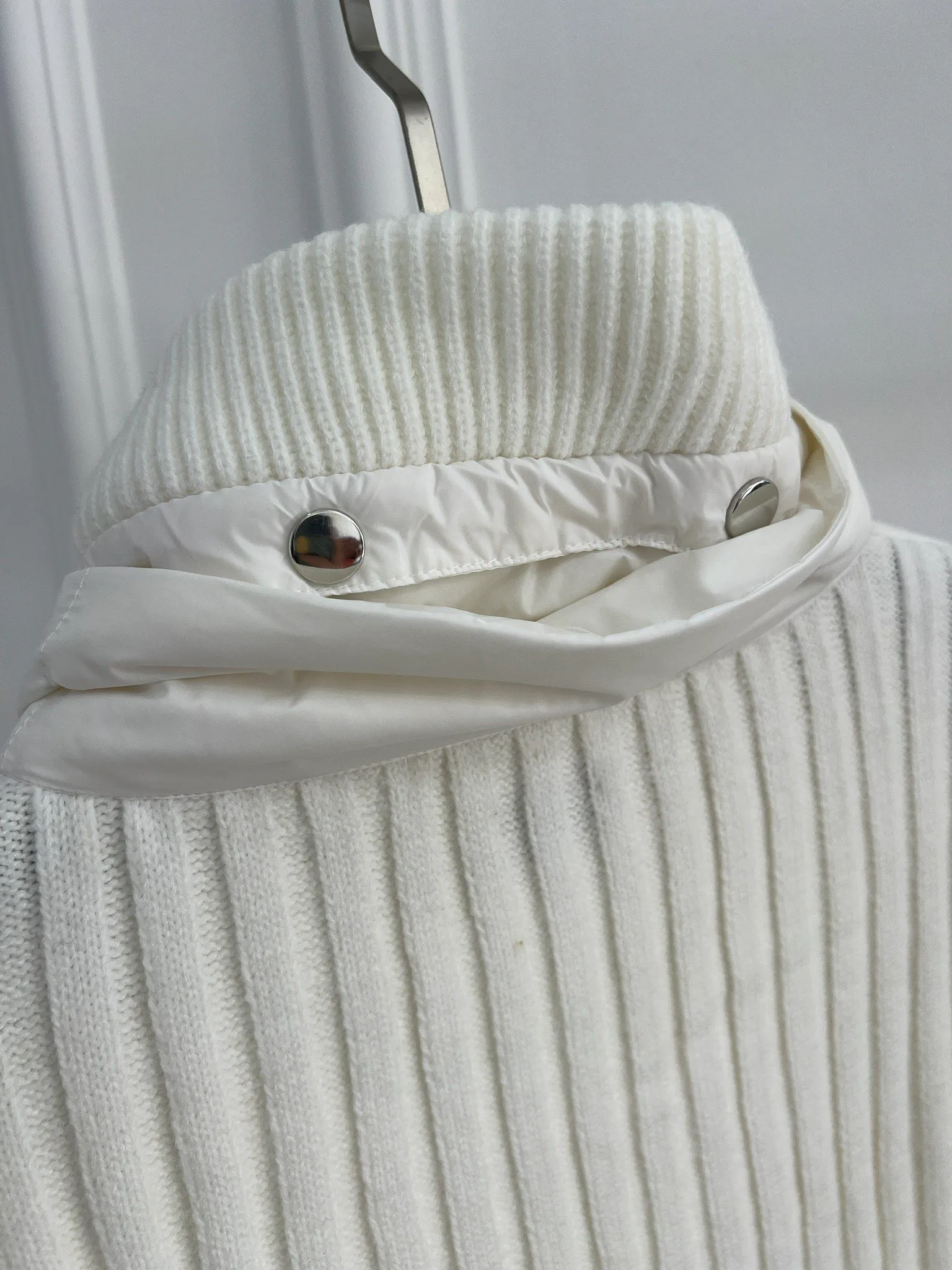 Women's Jackets And Down Jackets MONCLER 18416279