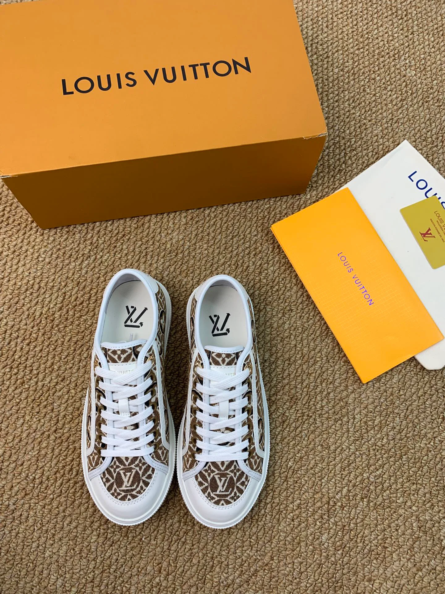 Women's Sneakers LOUIS VUITTON 17545200