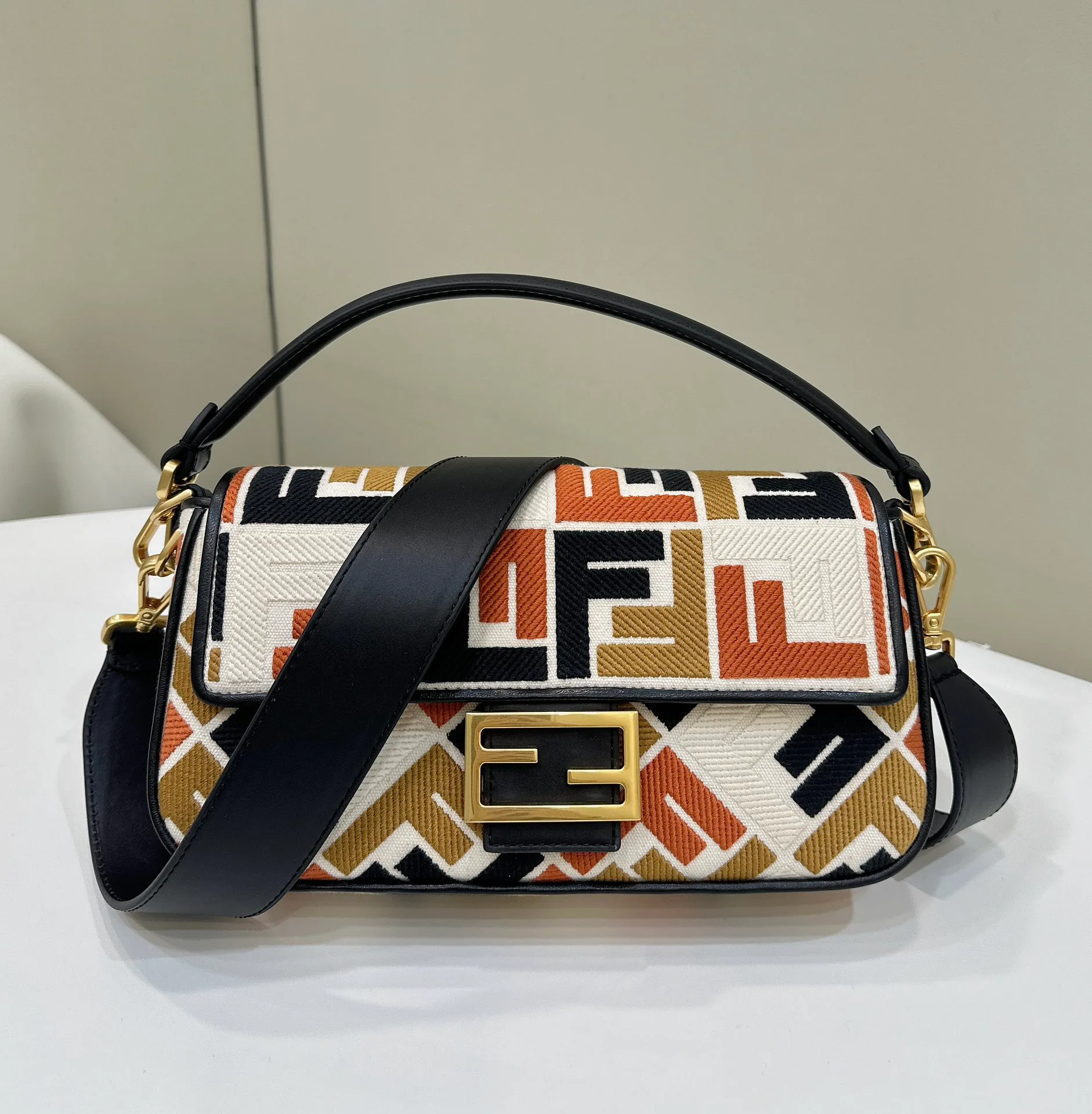 Women's Classic Handbags FENDI 18116181