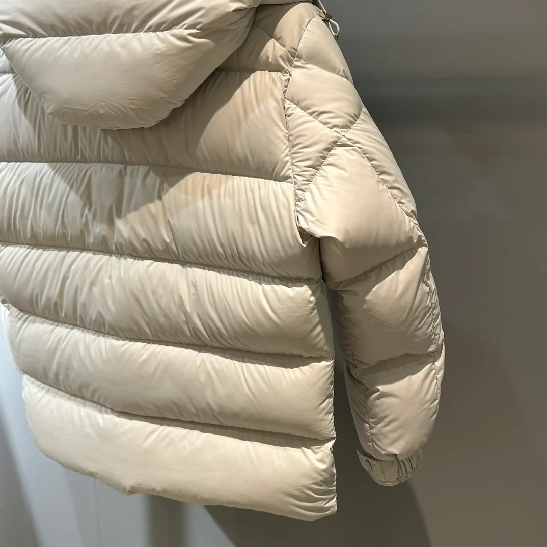 Women's Jackets And Down Jackets MONCLER 18134107