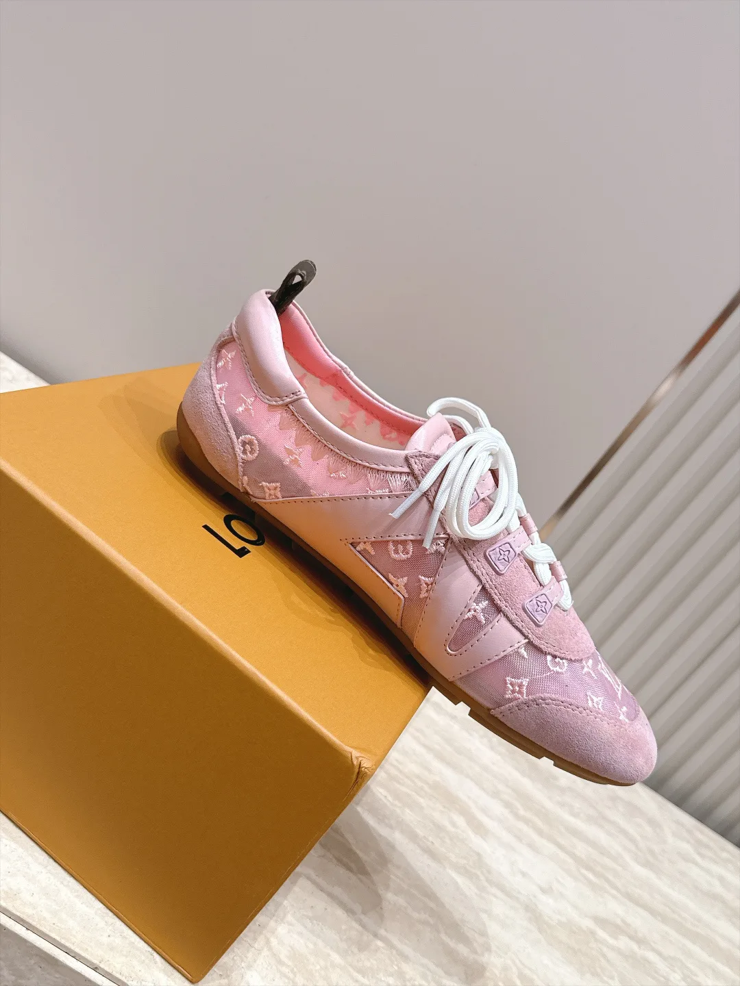 Women's Sneakers LOUIS VUITTON 18091990