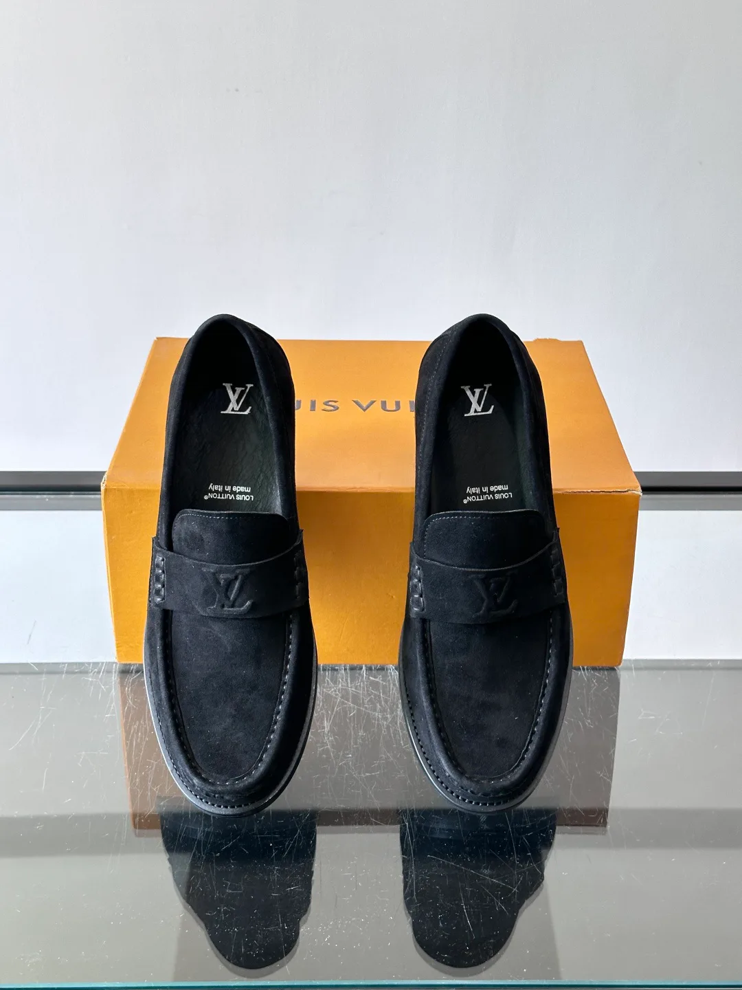 Men's Loafers And Dress Shoes LOUIS VUITTON 18101963