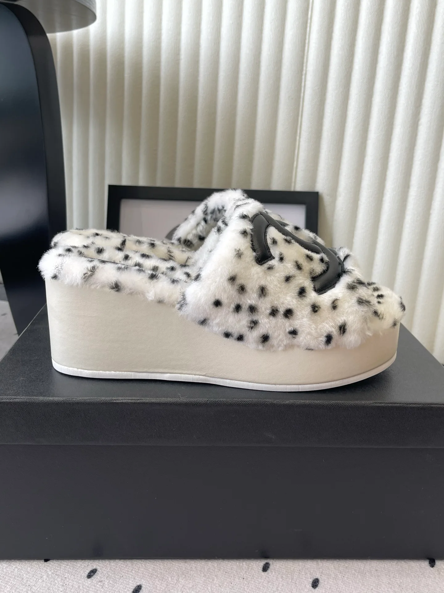 Women's Slippers CHANEL 18069907