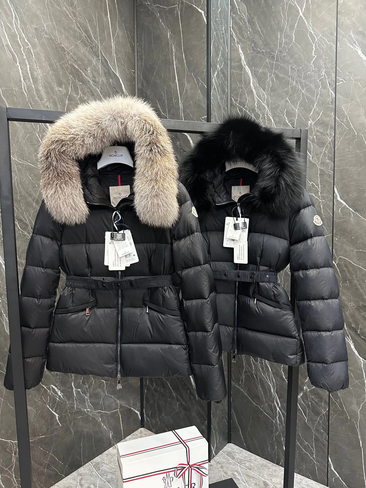 Women's Jackets And Down Jackets MONCLER 18130061