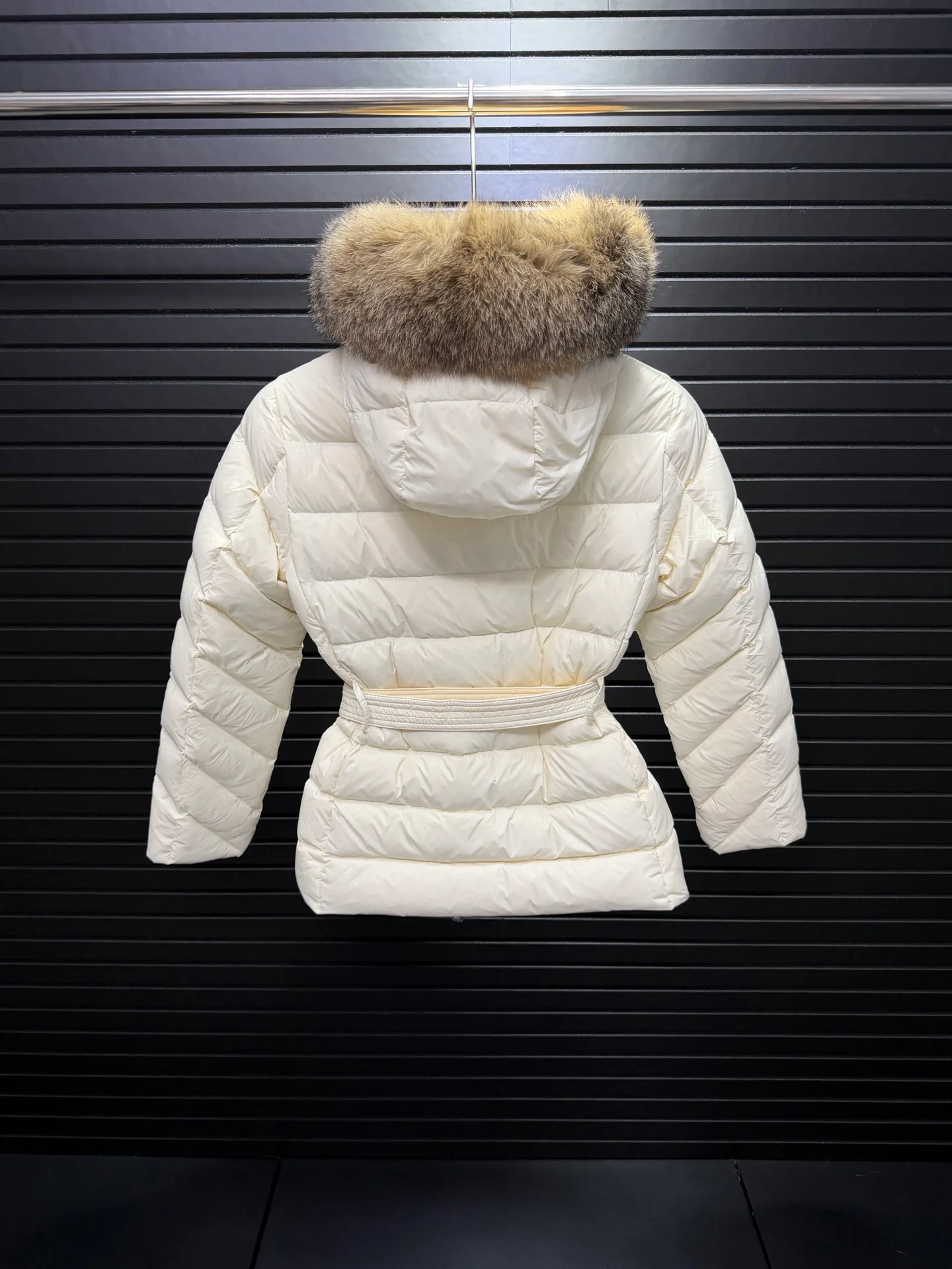 Women's Jackets And Down Jackets MONCLER 17829903