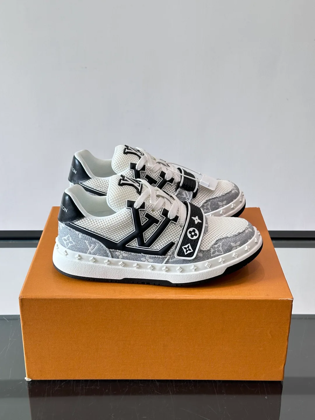 Men's Sneakers LOUIS VUITTON 17439944