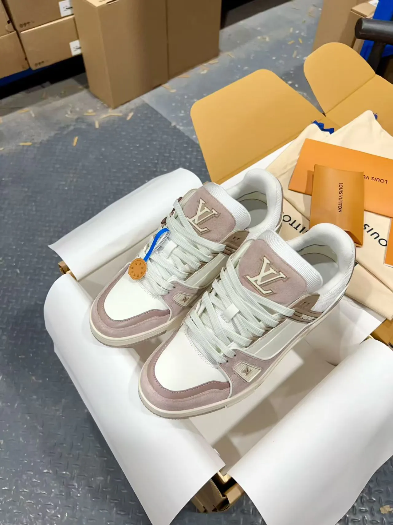 Women's Sneakers LOUIS VUITTON 18170736