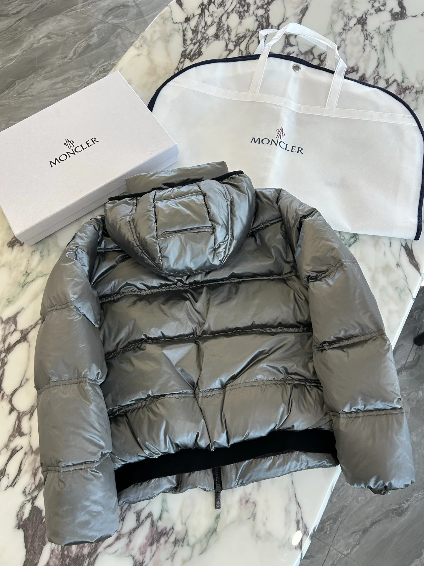 Women's Jackets And Down Jackets MONCLER 17904500