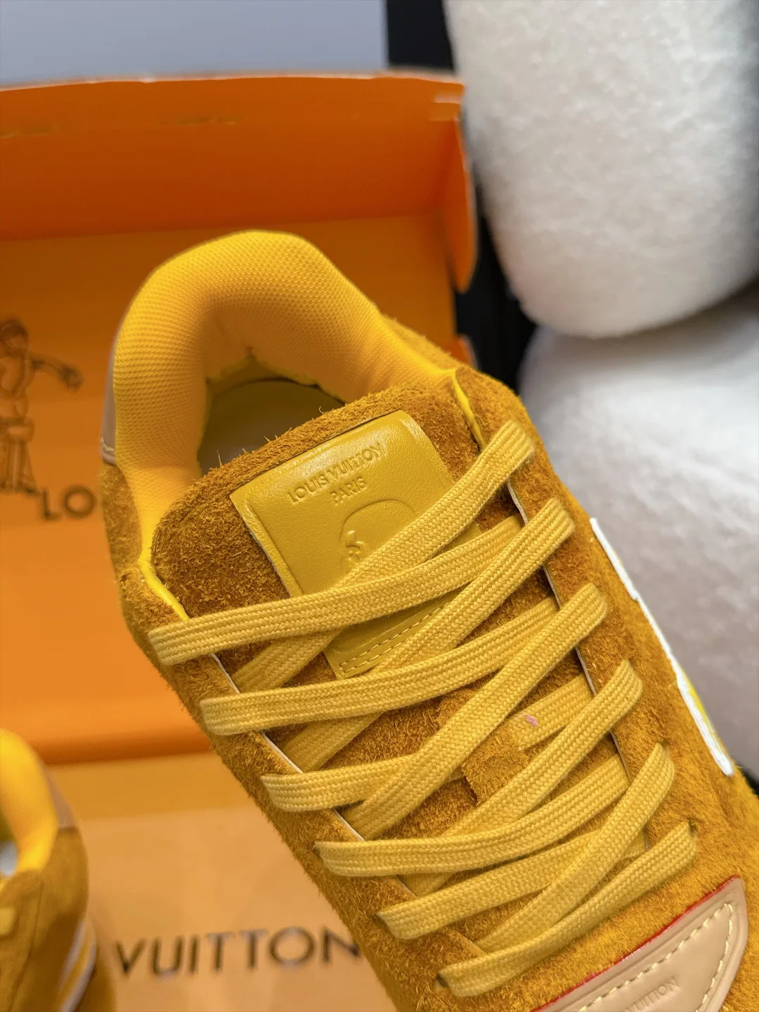 Women's Sneakers LOUIS VUITTON 18406463