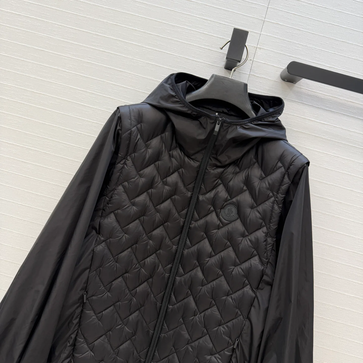 Women's Jackets And Down Jackets MONCLER 18023544