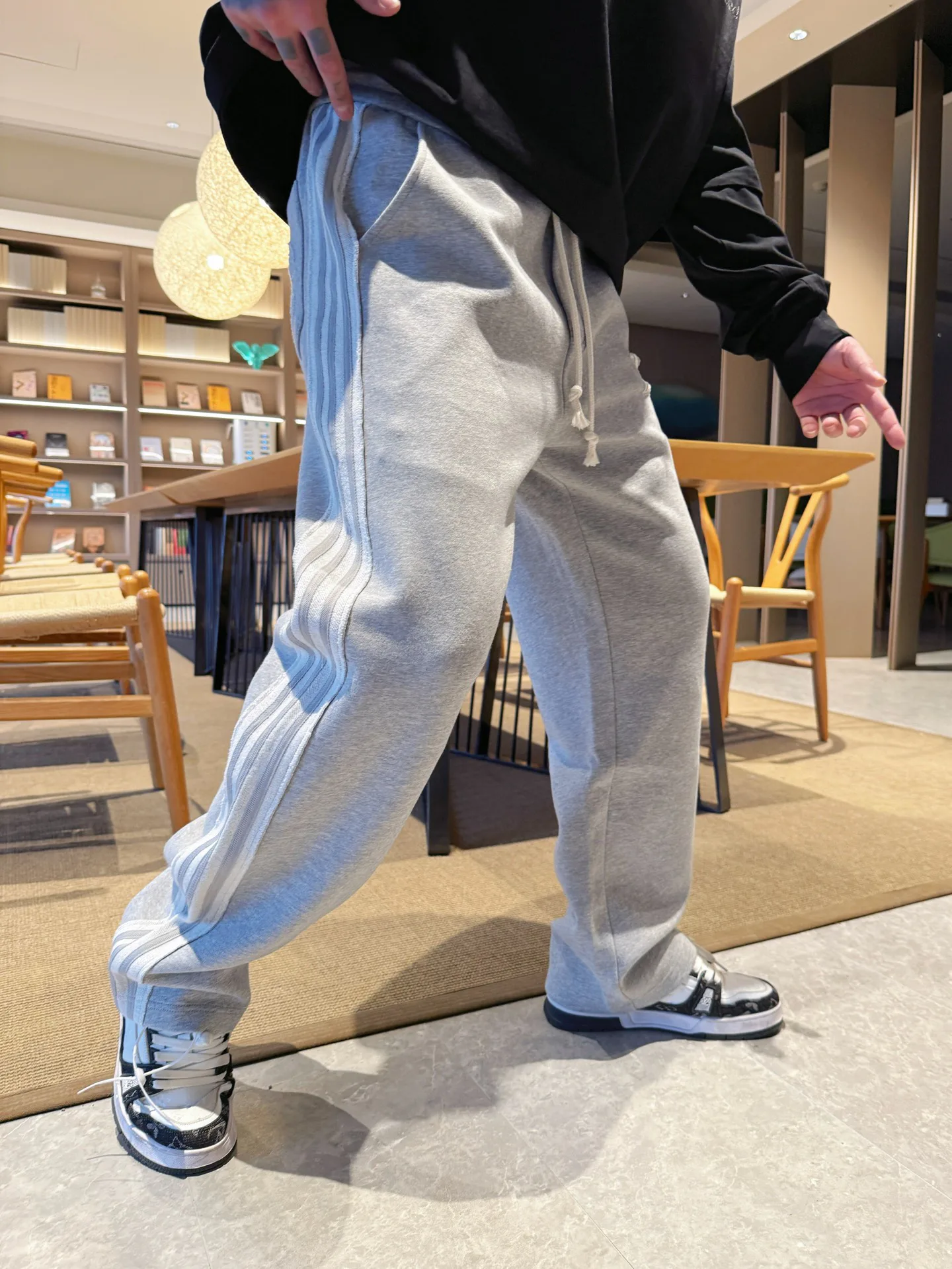 Men's Trousers LOUIS VUITTON 18345809
