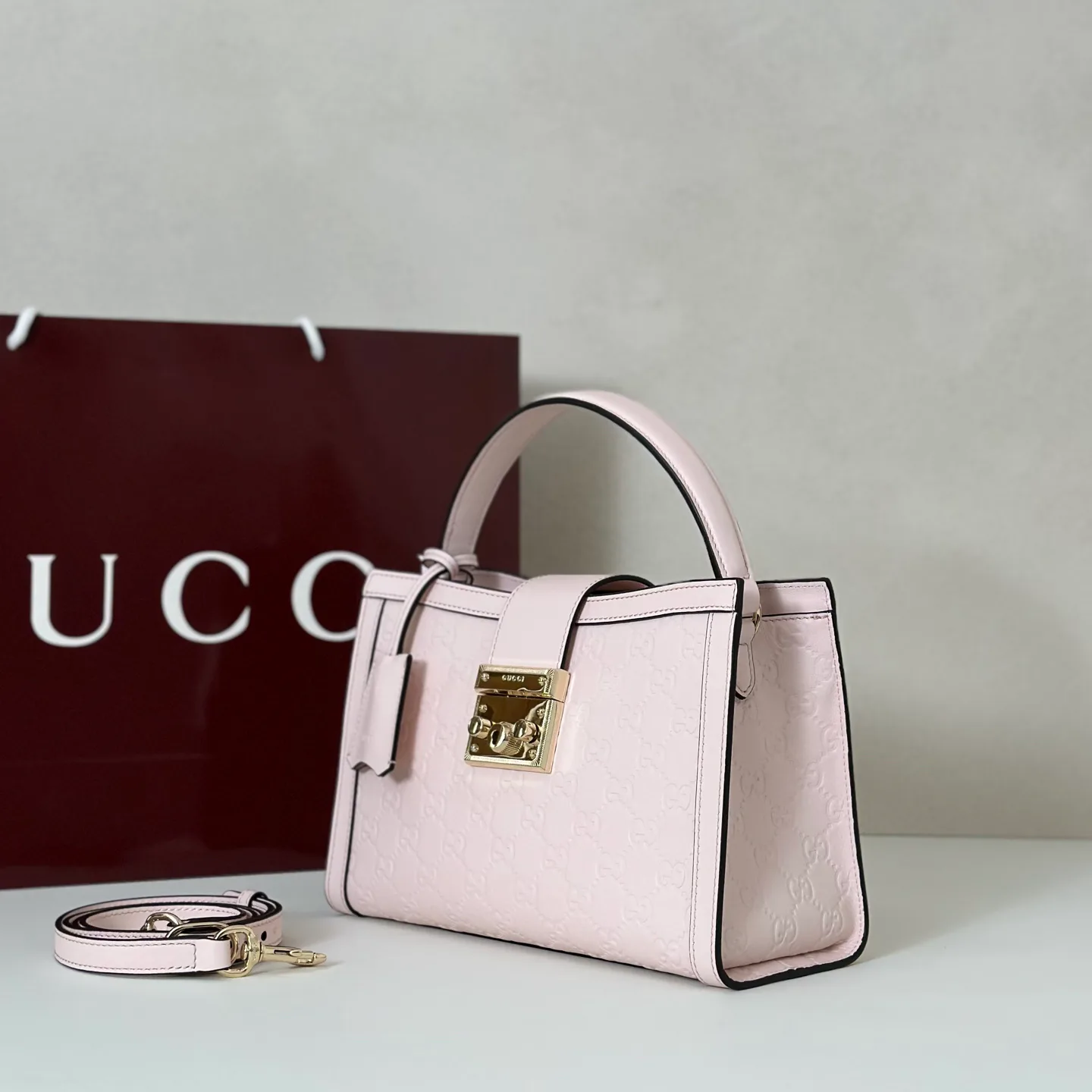 Women's Classic Handbags GUCCI 18310133