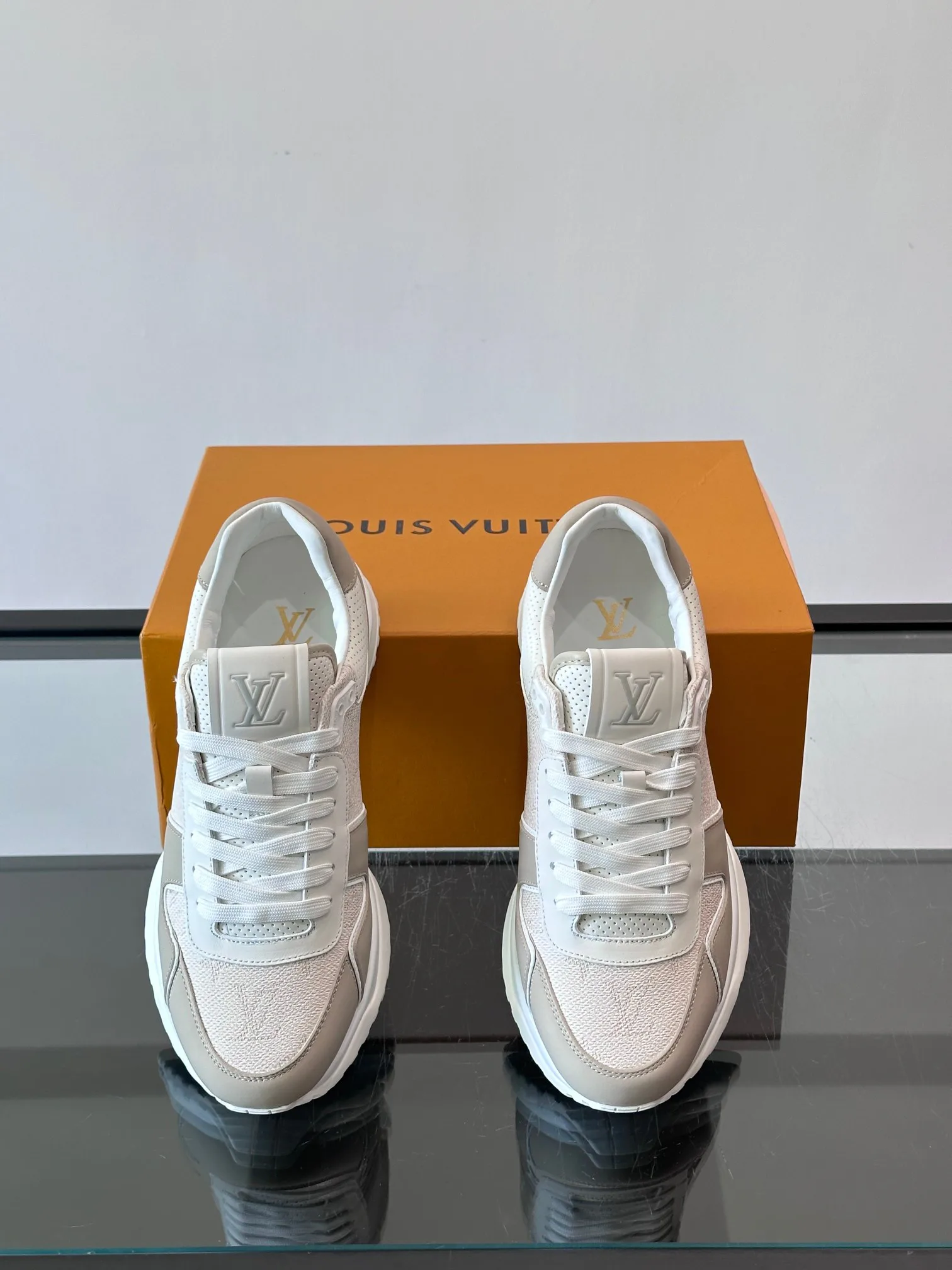 Men's Sneakers LOUIS VUITTON 17689405