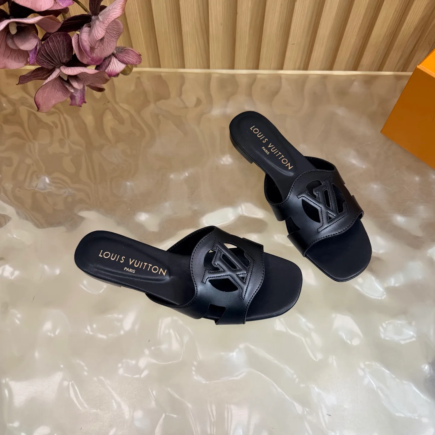 Women's Flip-Flops LOUIS VUITTON 17448826