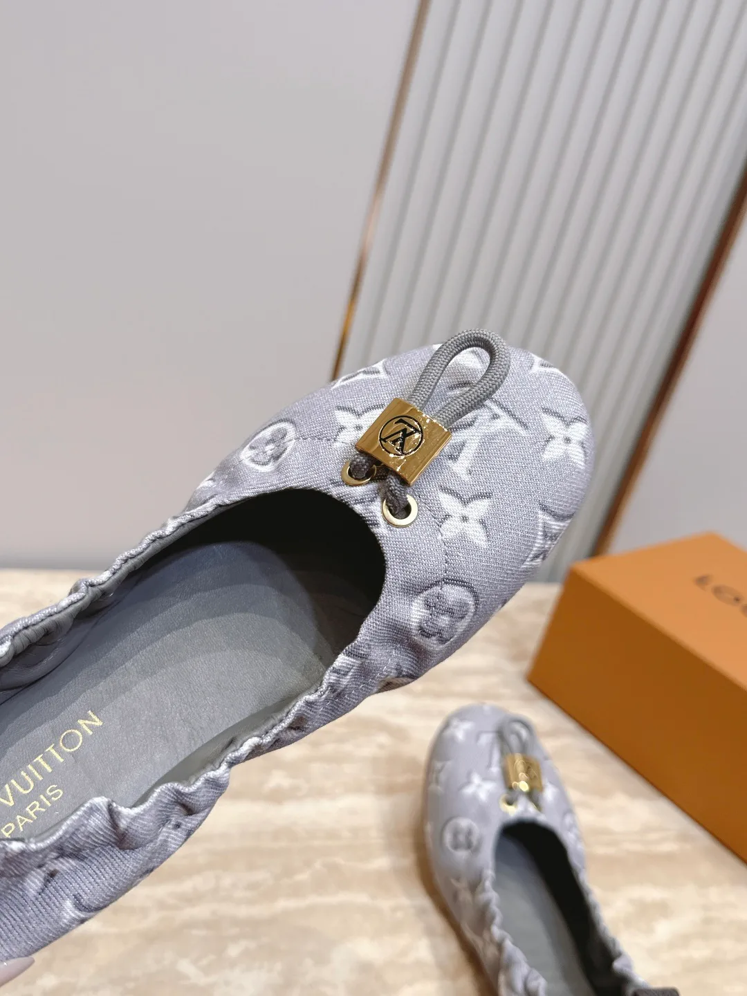 Women's Ballet Flats LOUIS VUITTON 17178357