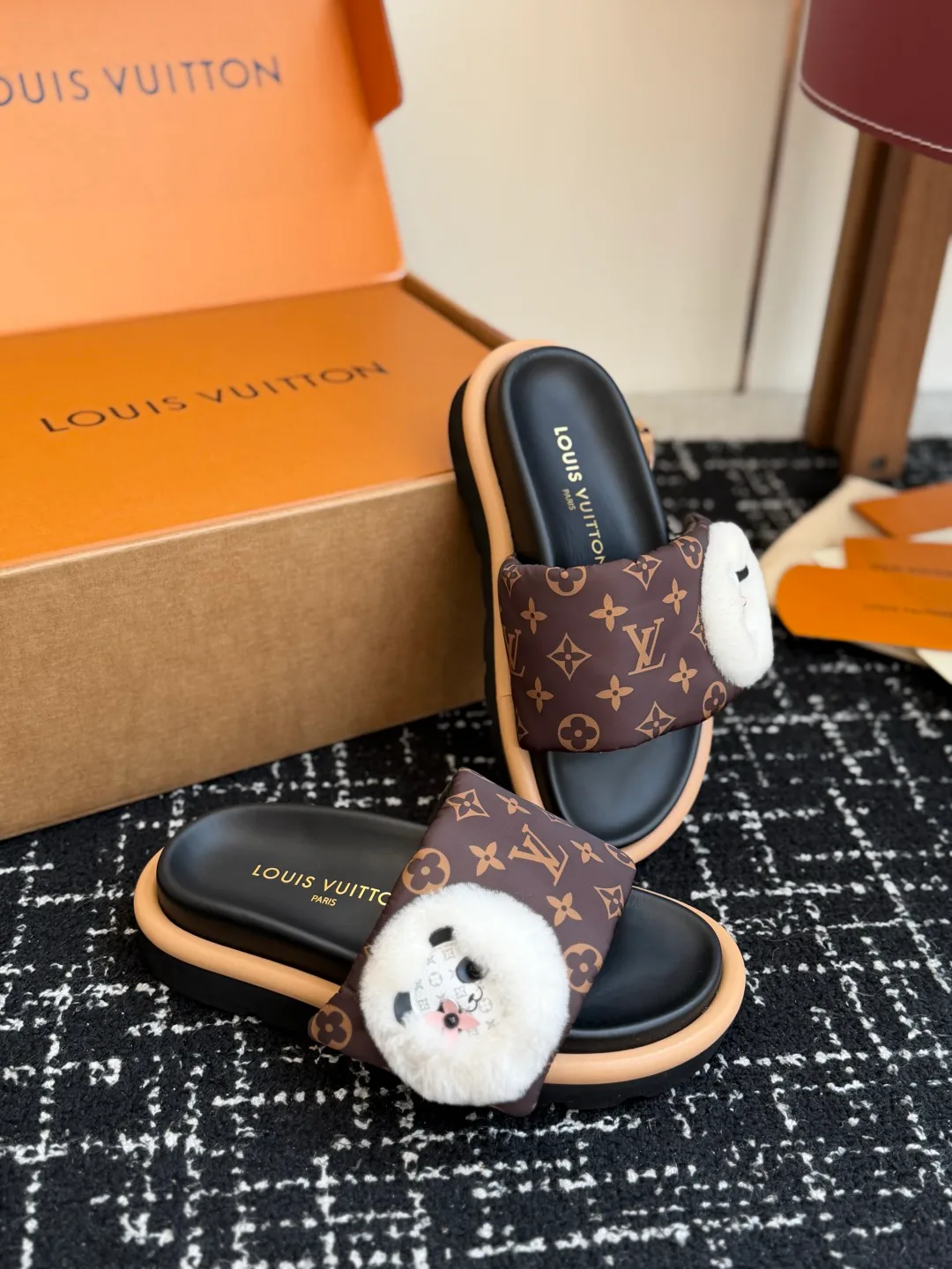 Women's Flip-Flops LOUIS VUITTON 17802581