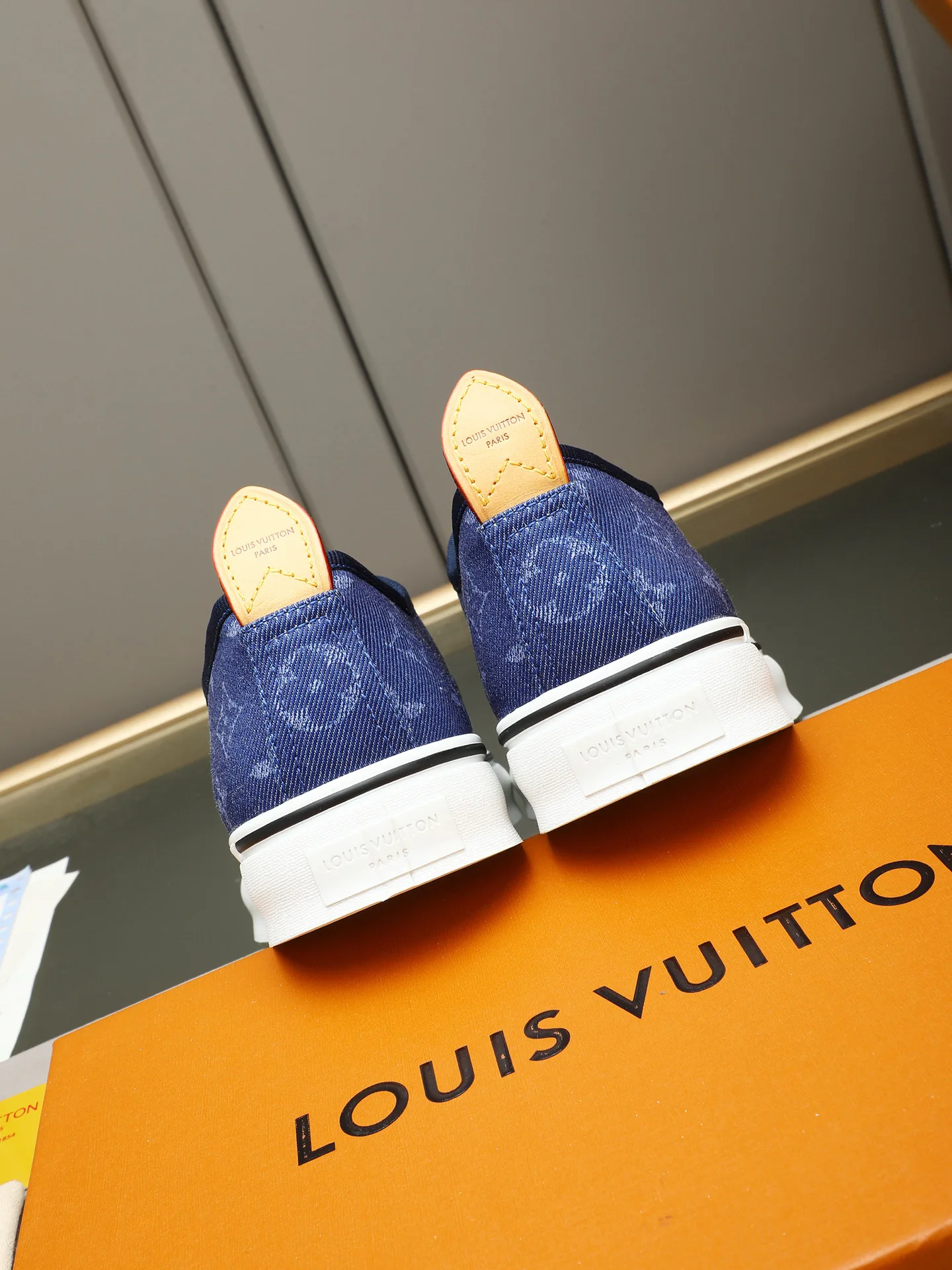 Men's Sneakers LOUIS VUITTON 17947256