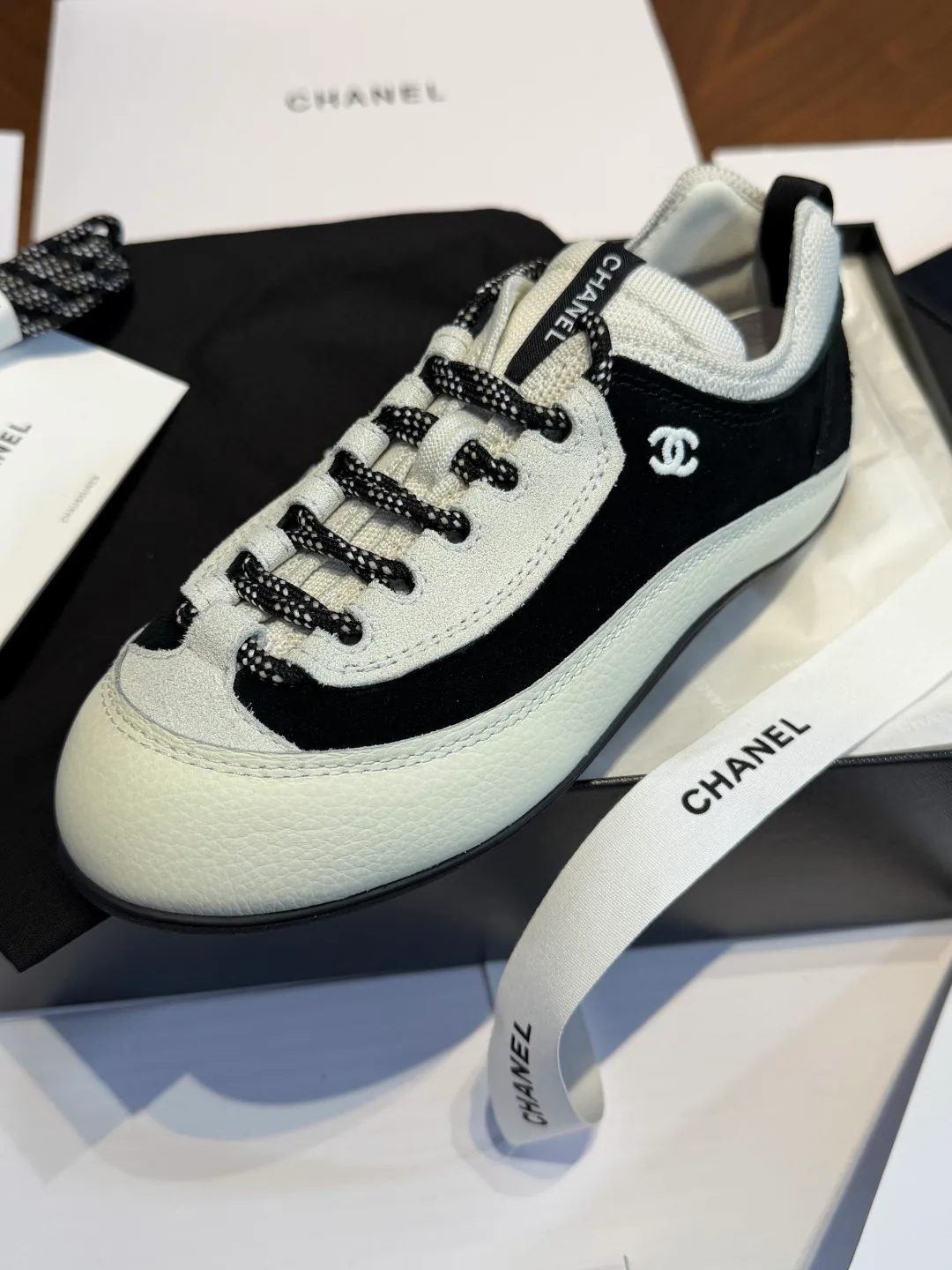 Women's Sneakers CHANEL 18066789