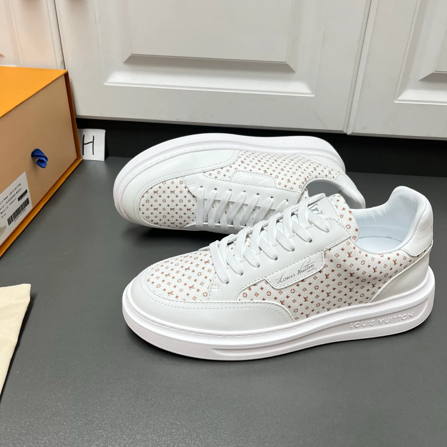 Men's Sneakers LOUIS VUITTON 18500178